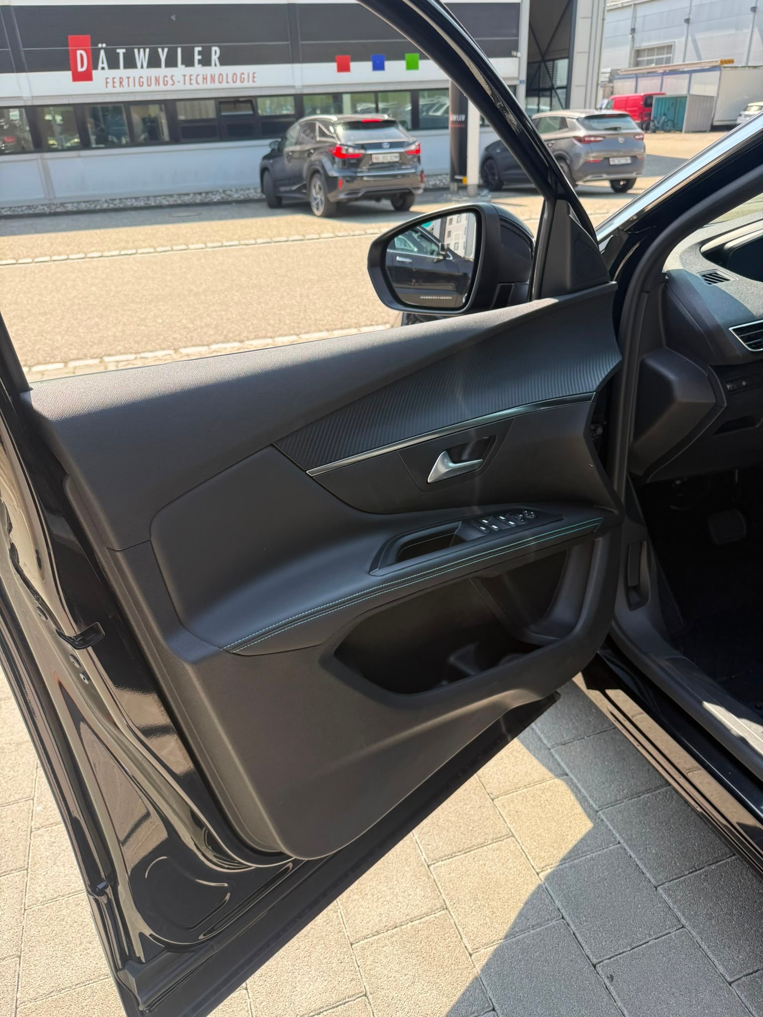 PEUGEOT 5008 1.5 BlueHDi Allure Pack EAT8-image-22