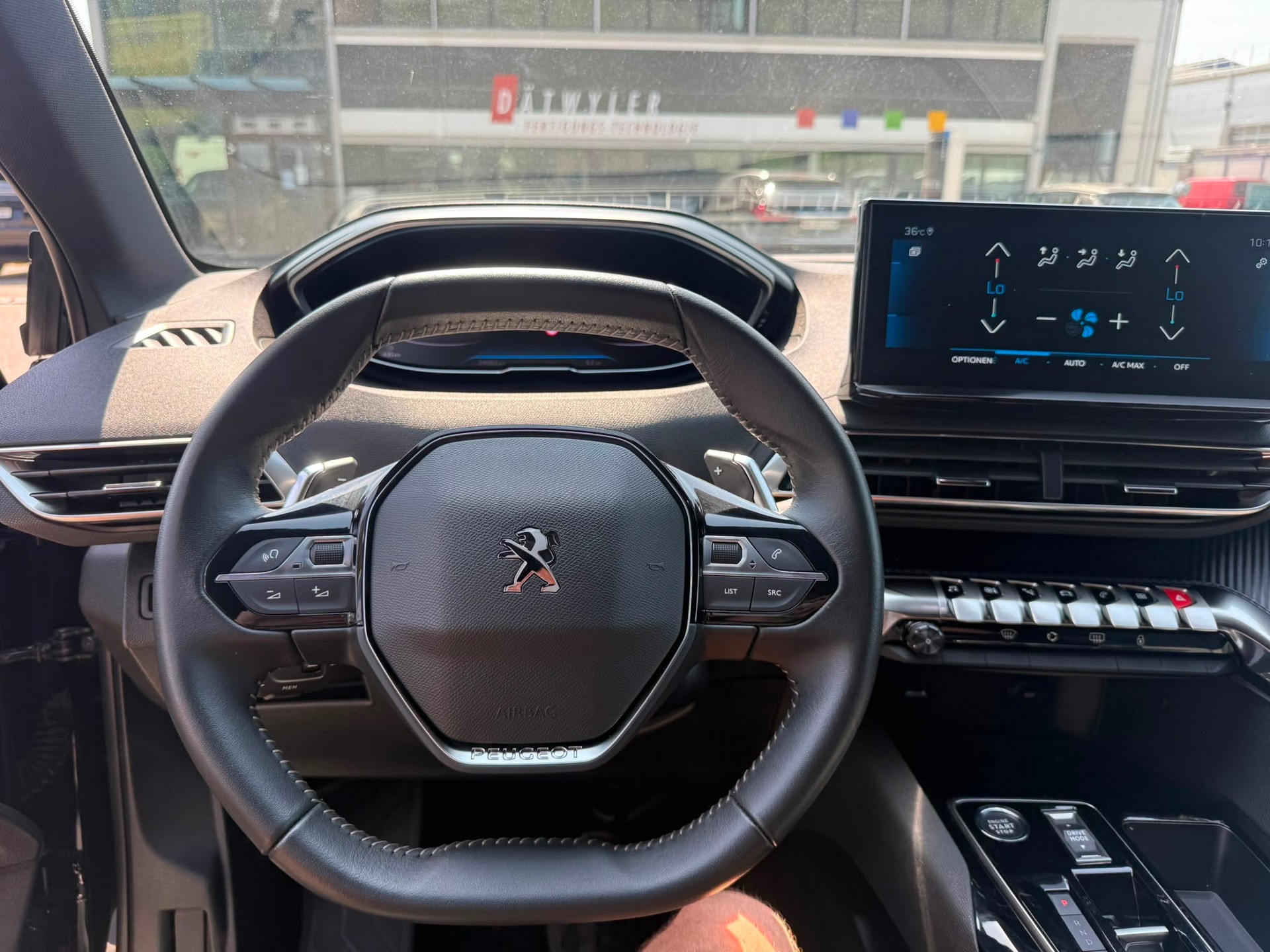 PEUGEOT 5008 1.5 BlueHDi Allure Pack EAT8-image-23