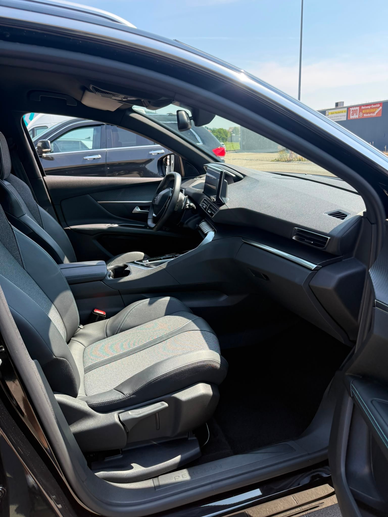 PEUGEOT 5008 1.5 BlueHDi Allure Pack EAT8-image-12