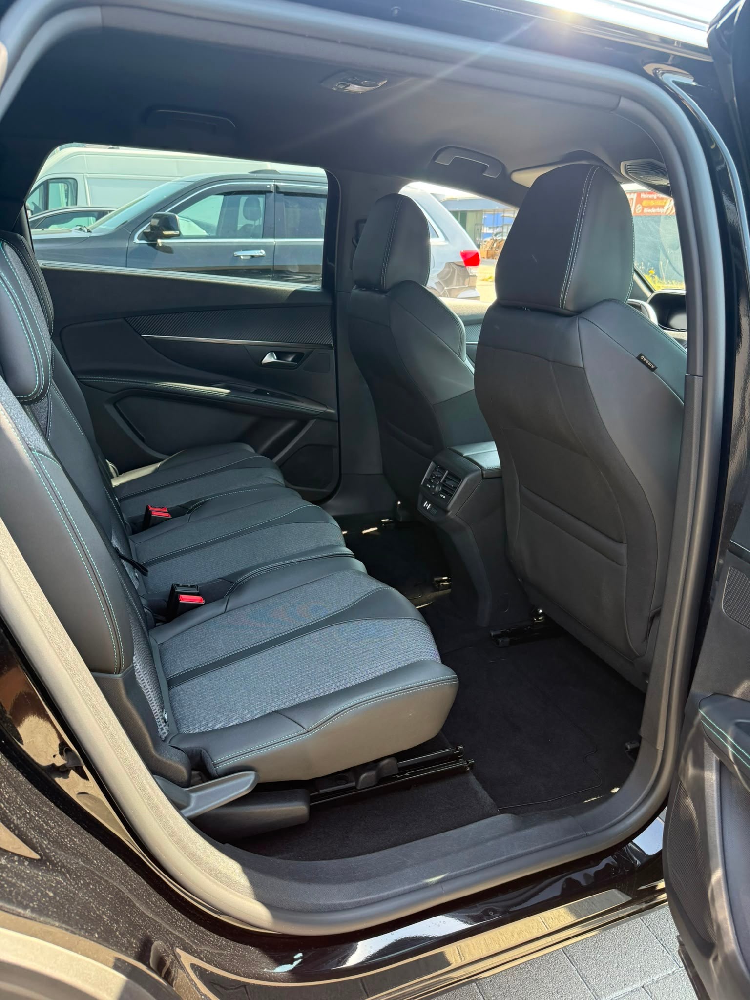 PEUGEOT 5008 1.5 BlueHDi Allure Pack EAT8-image-14