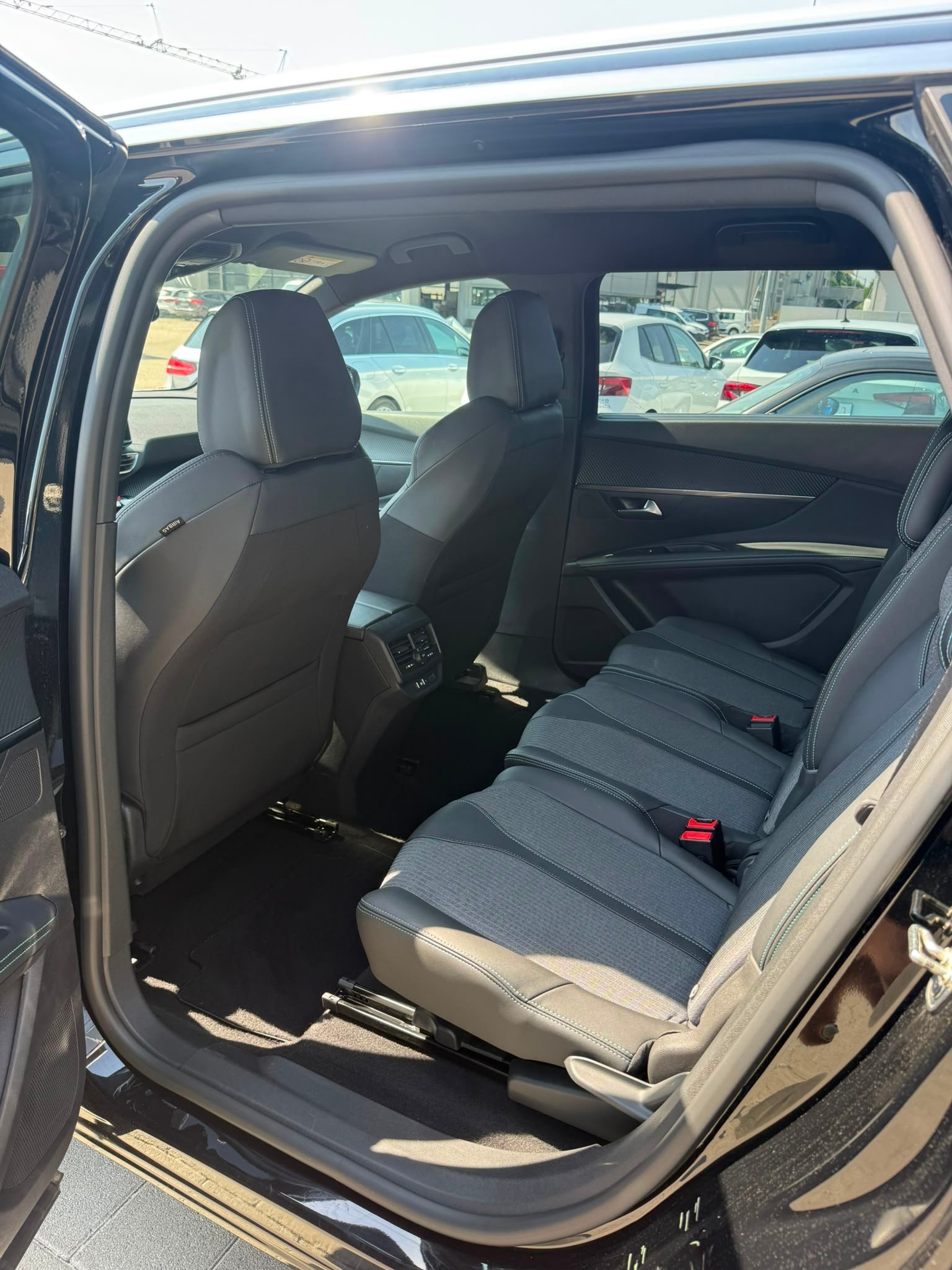PEUGEOT 5008 1.5 BlueHDi Allure Pack EAT8-image-21