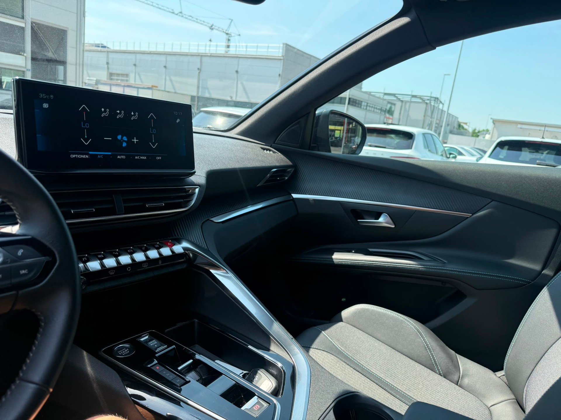 PEUGEOT 5008 1.5 BlueHDi Allure Pack EAT8-image-18