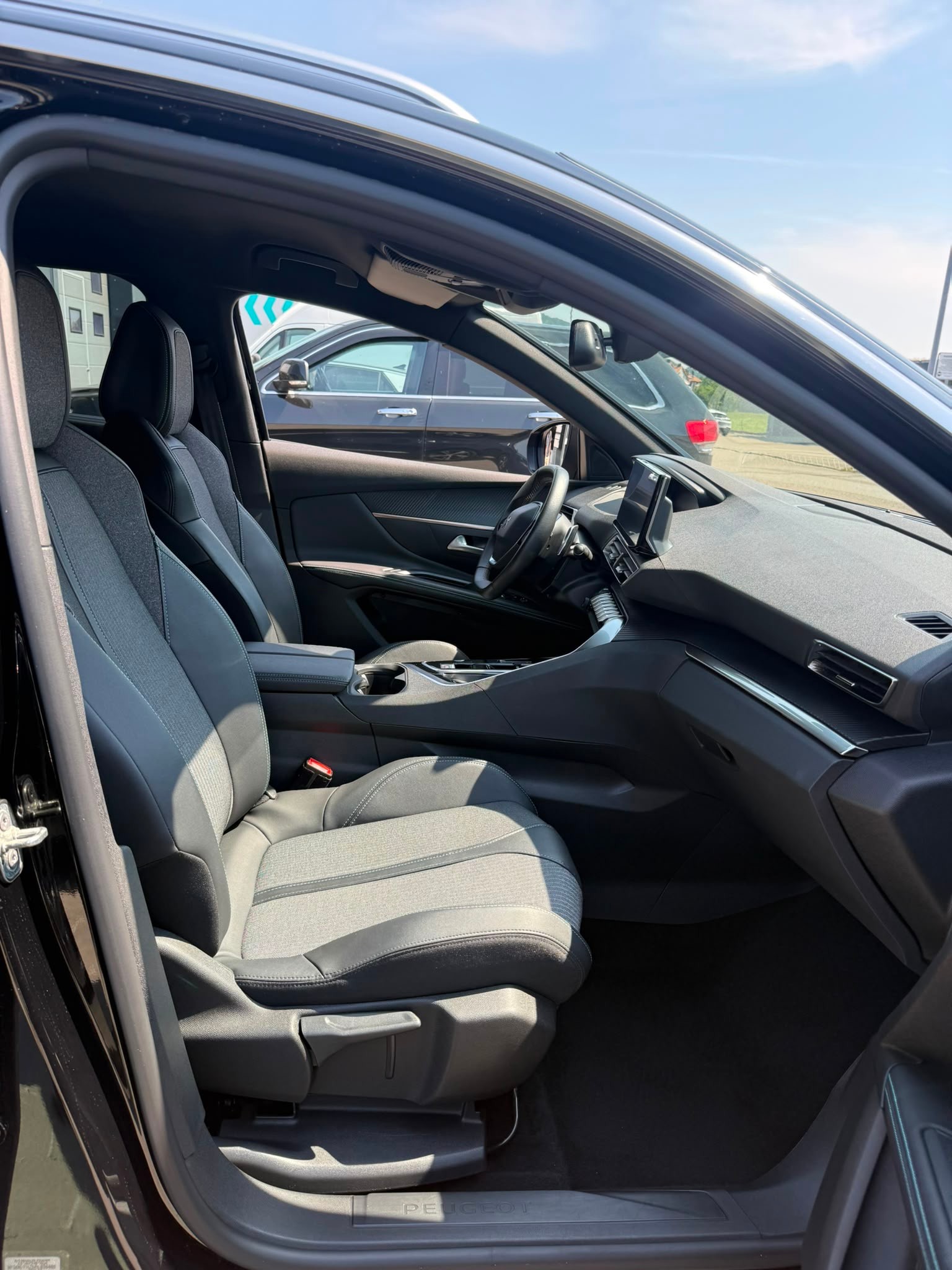 PEUGEOT 5008 1.5 BlueHDi Allure Pack EAT8-image-13