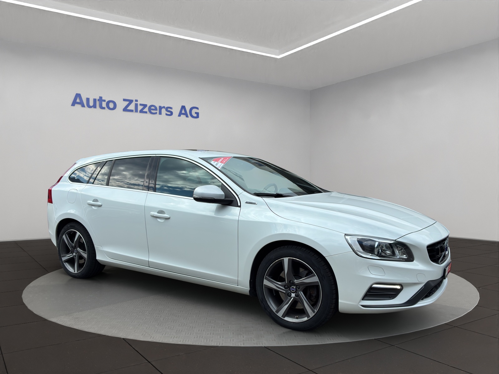 VOLVO V60 D6 AWD Plug-in Hybrid Momentum R-Design-image-7