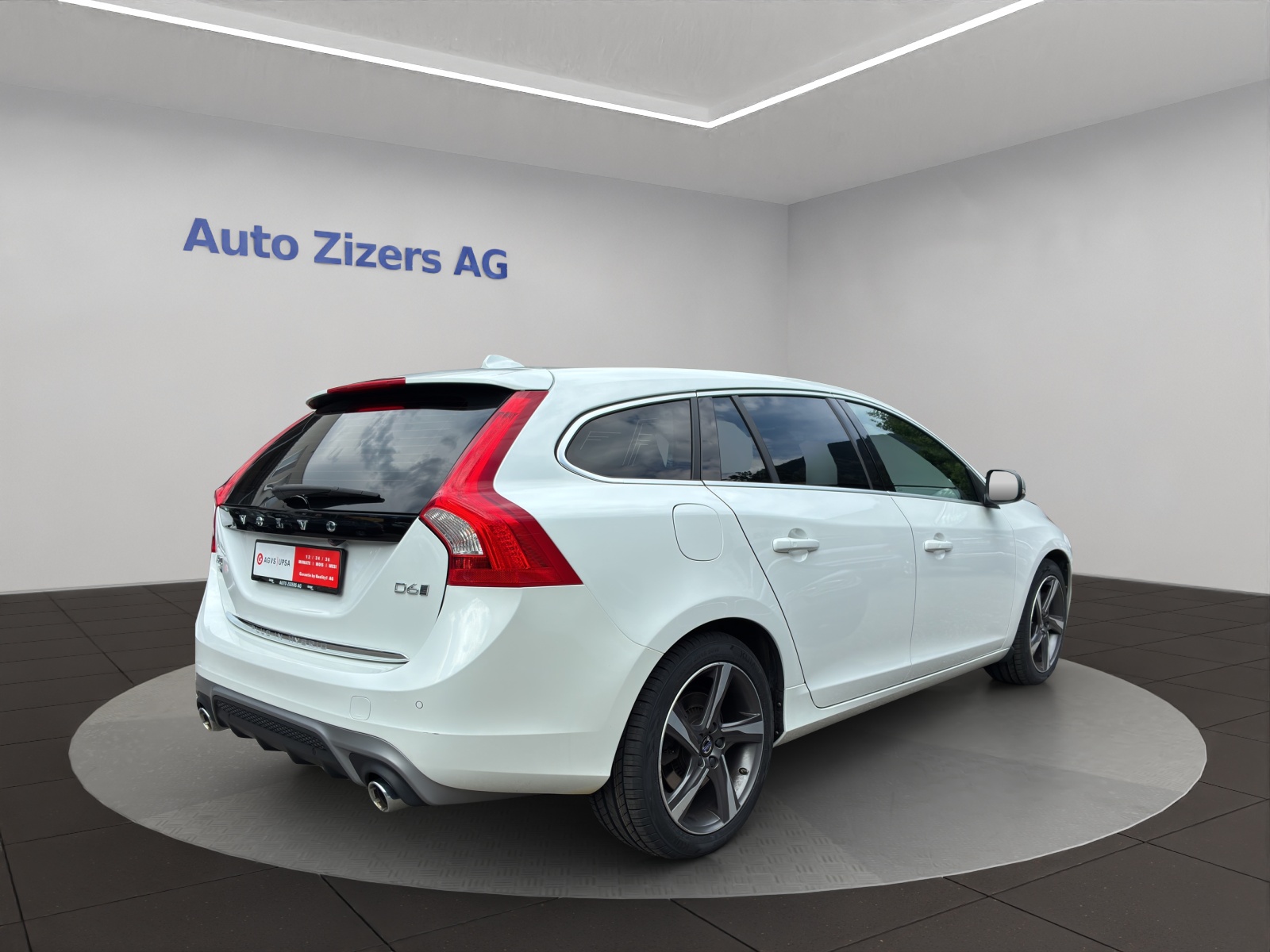 VOLVO V60 D6 AWD Plug-in Hybrid Momentum R-Design-image-5