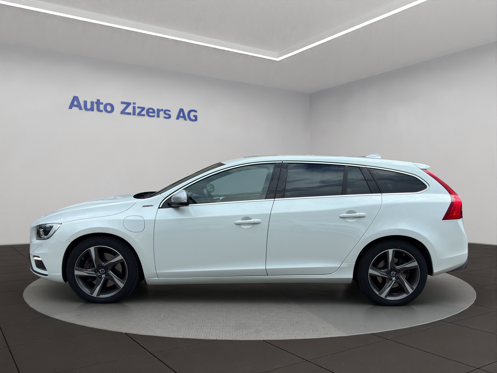 VOLVO V60 D6 AWD Plug-in Hybrid Momentum R-Design-image-2