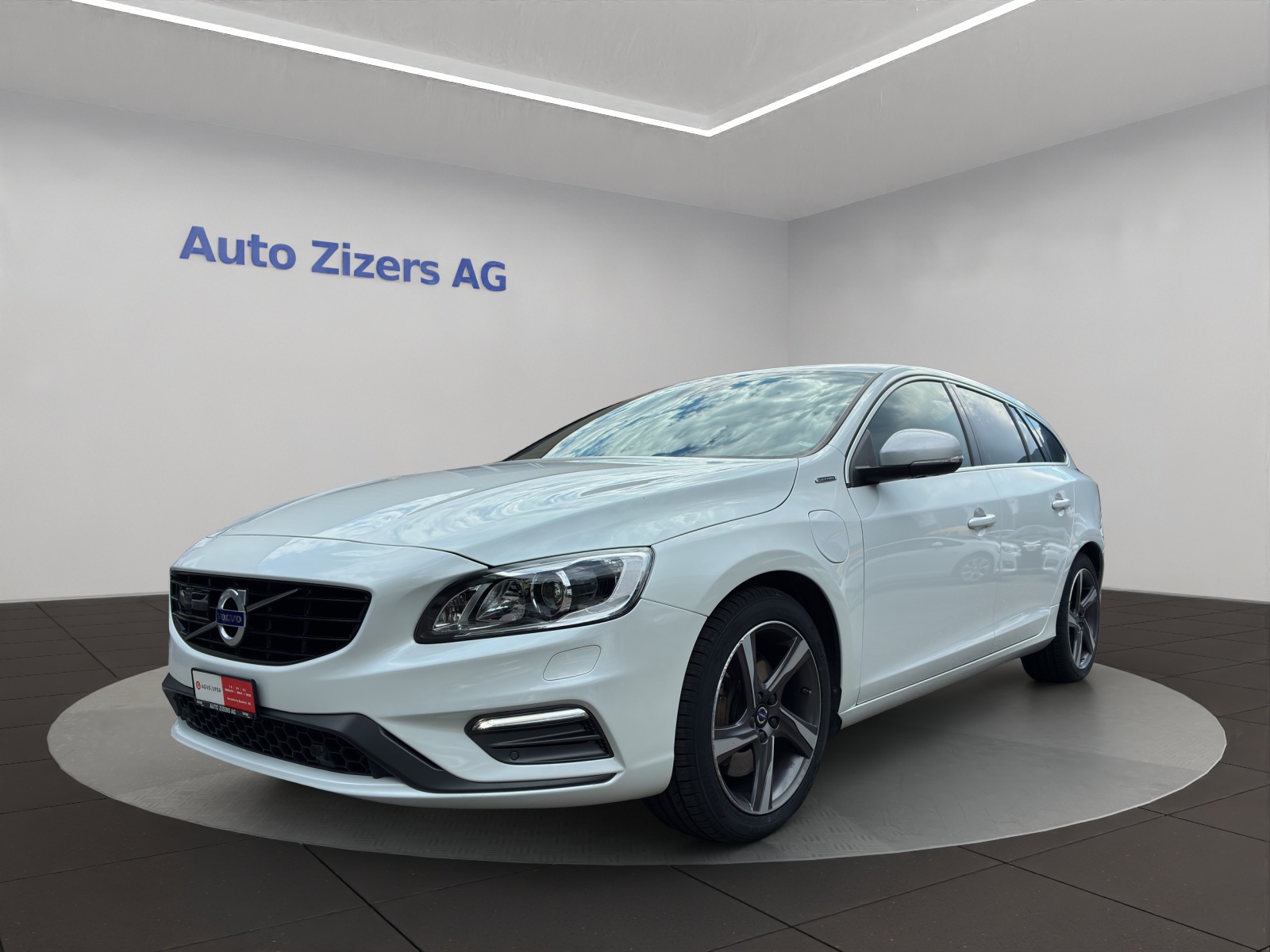 VOLVO V60 D6 AWD Plug-in Hybrid Momentum R-Design-image-0