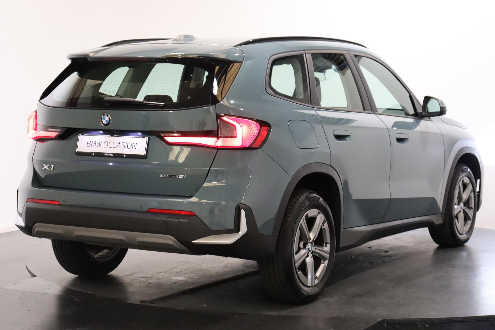 BMW X1 18i sDrive-image-2