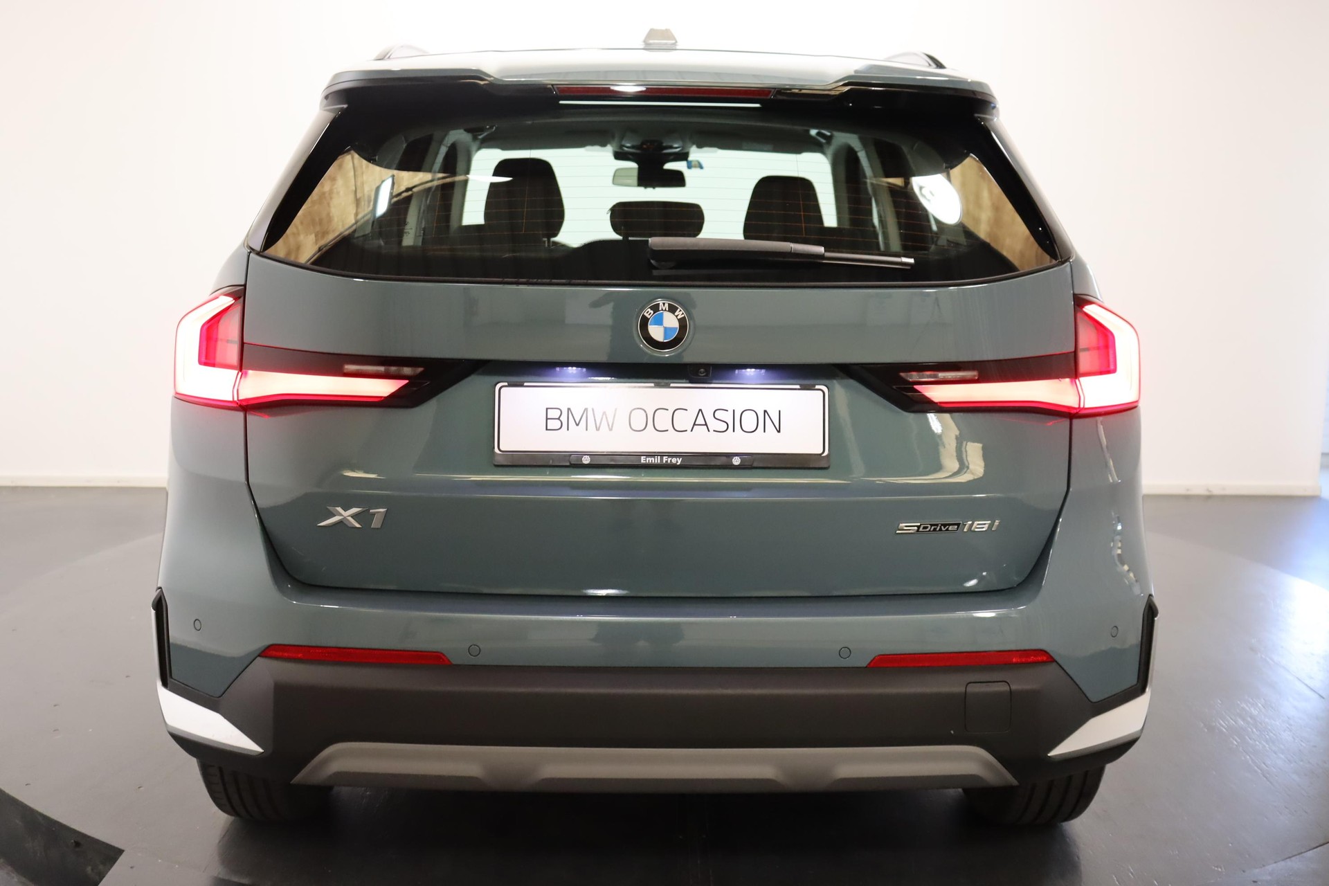 BMW X1 18i sDrive-image-3