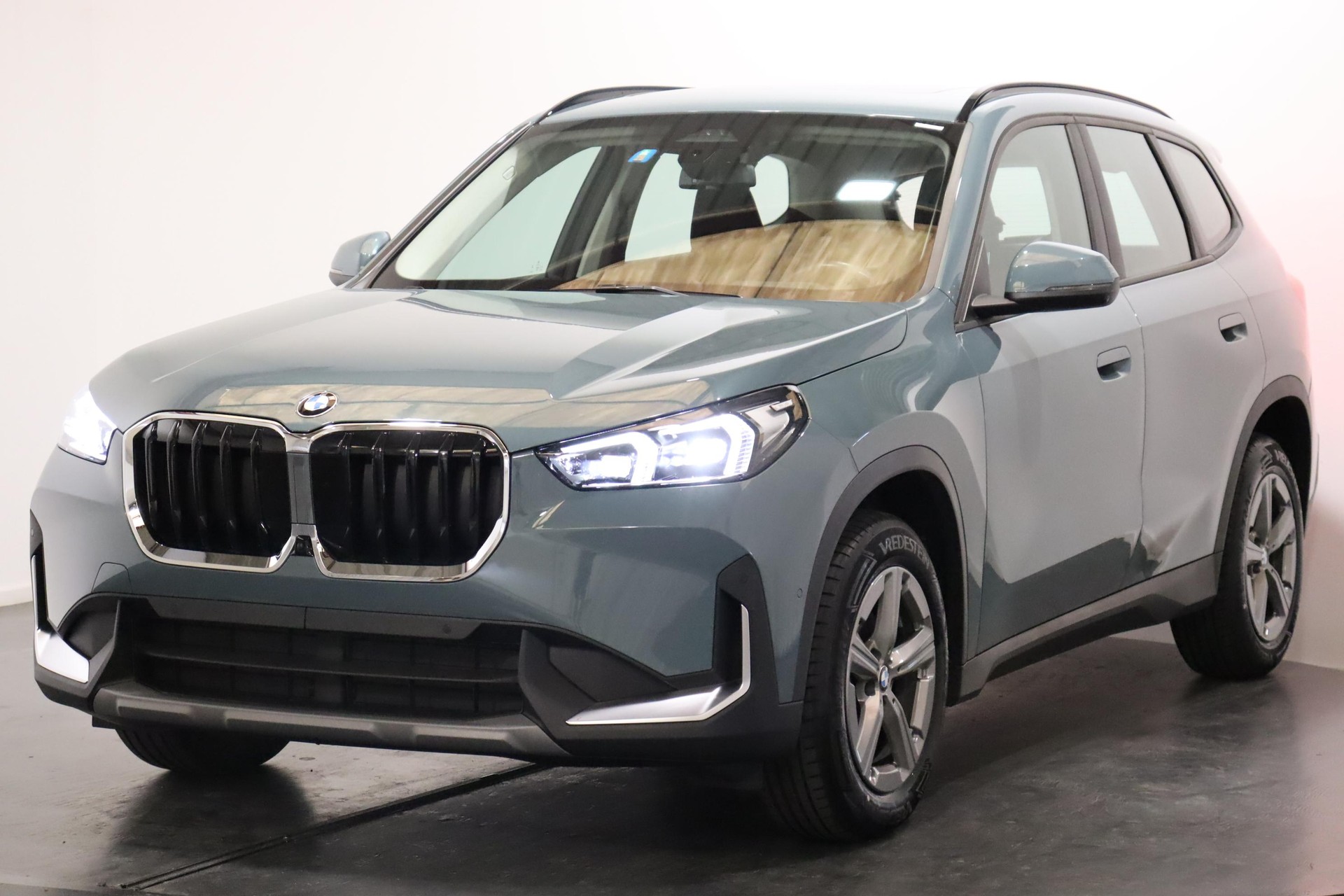 BMW X1 18i sDrive-image-0