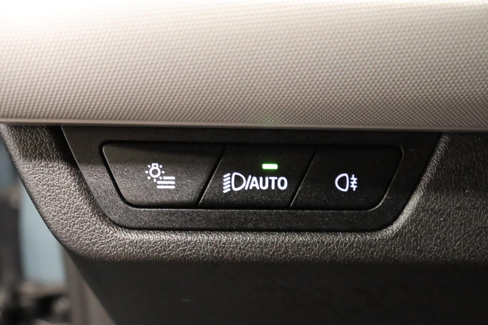 BMW X1 18i sDrive-image-15