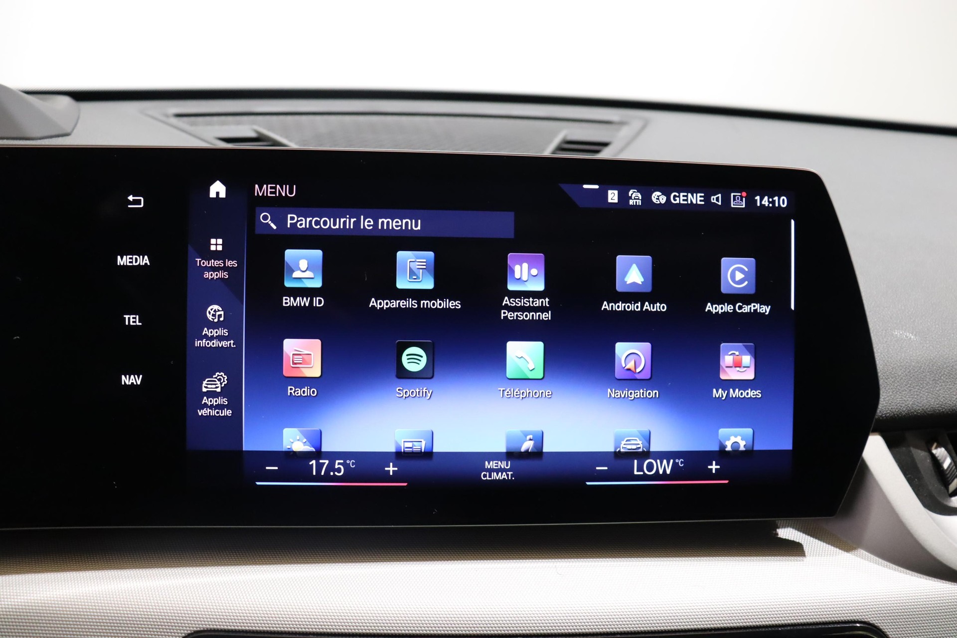 BMW X1 18i sDrive-image-10
