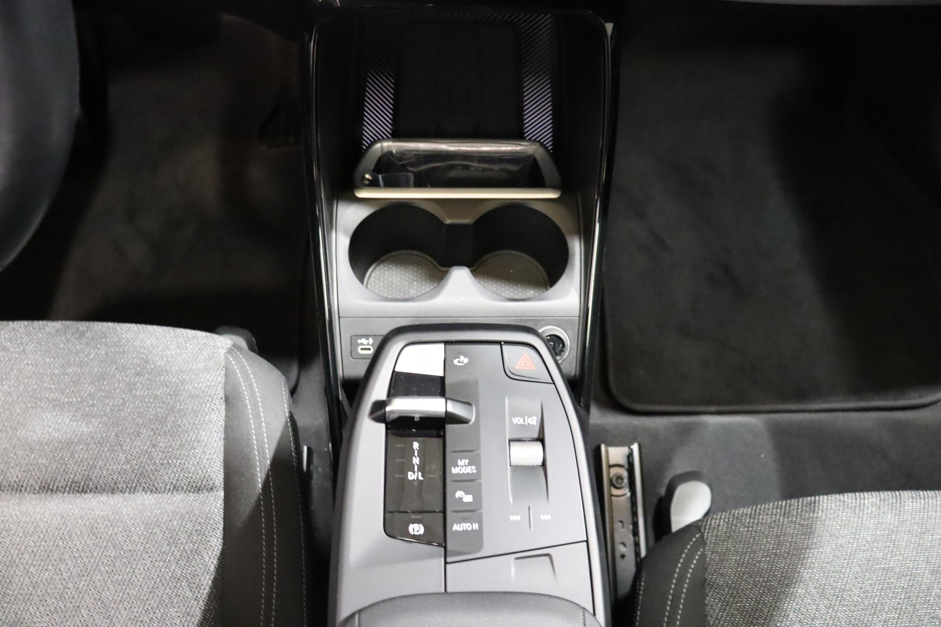 BMW X1 18i sDrive-image-13