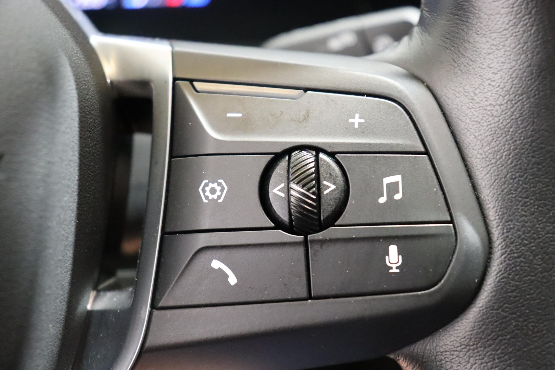BMW X1 18i sDrive-image-17