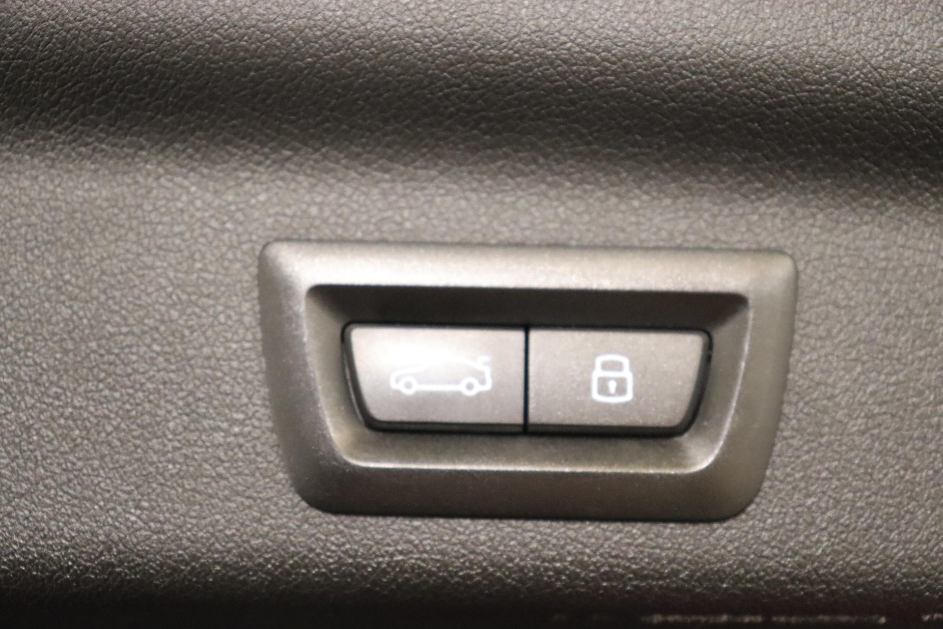 BMW X1 18i sDrive-image-5