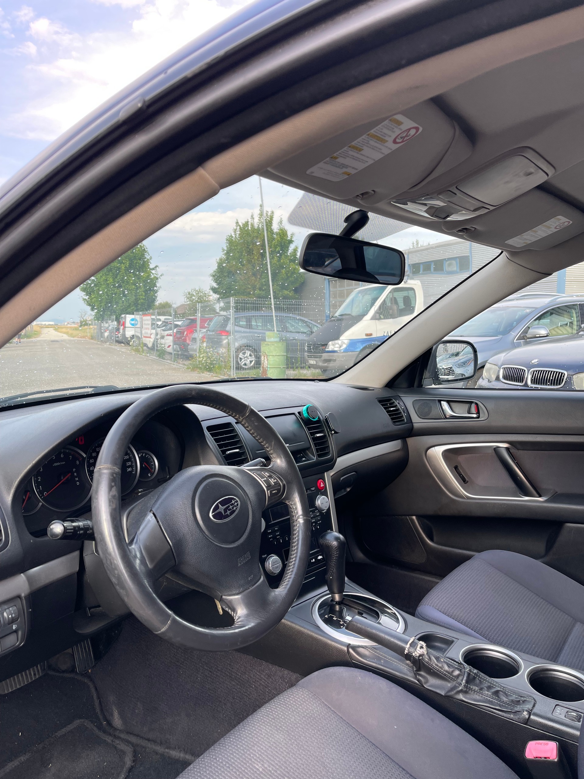 SUBARU Legacy 2.0R AWD Swiss ** Ab MFK + Service ** Top Zustand **-image-8