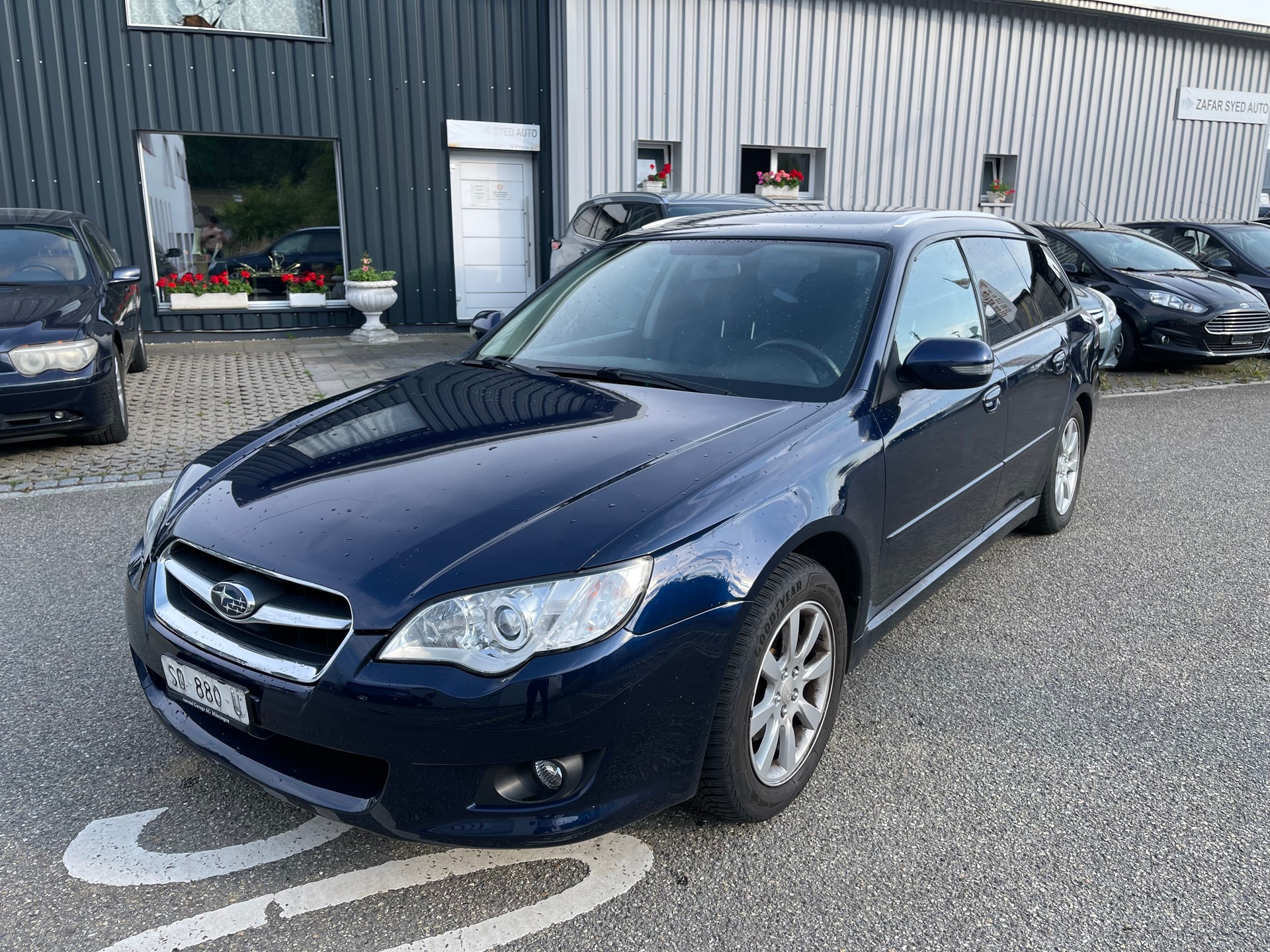 SUBARU Legacy 2.0R AWD Swiss ** Ab MFK + Service ** Top Zustand **-image-0