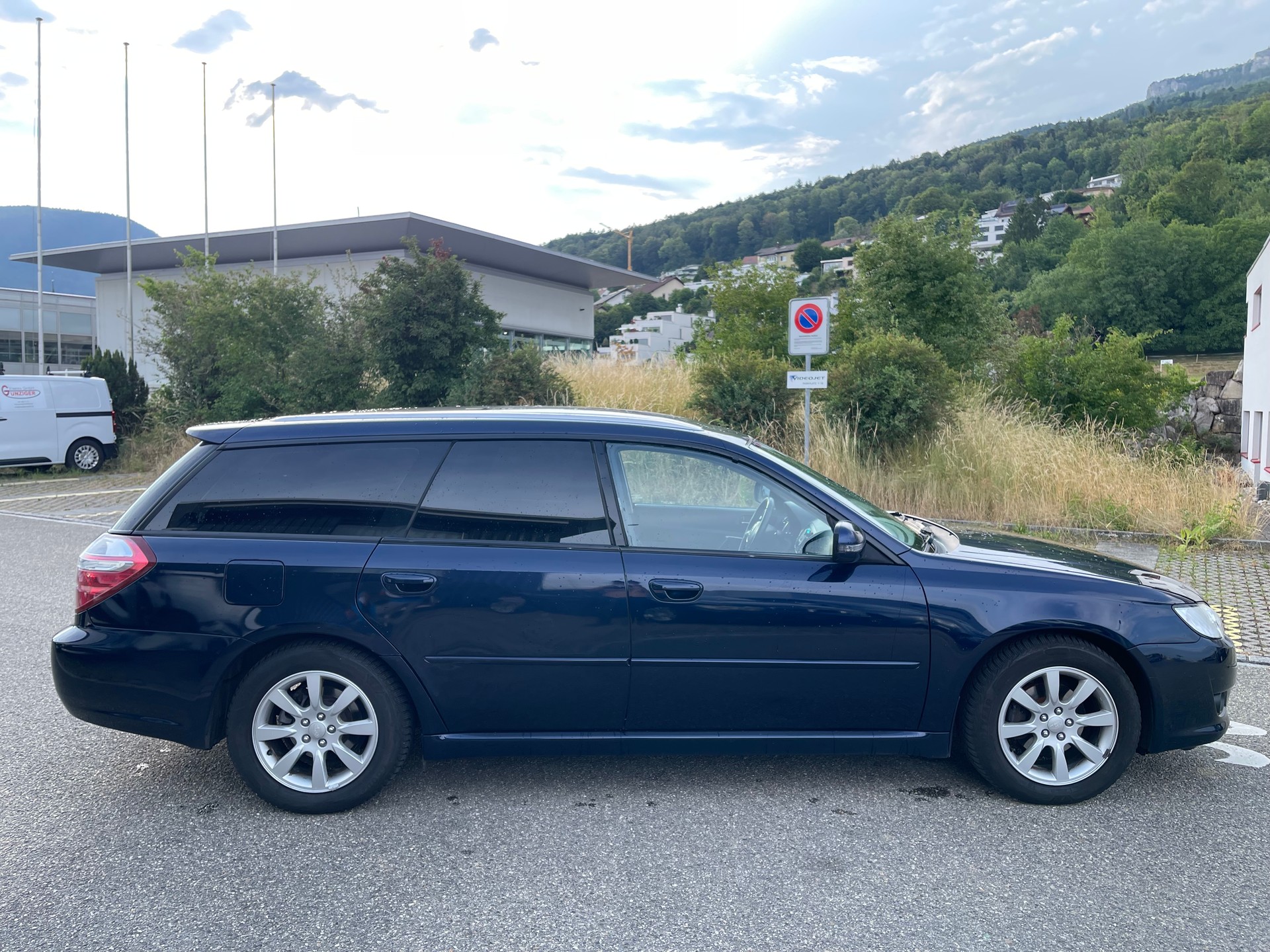 SUBARU Legacy 2.0R AWD Swiss ** Ab MFK + Service ** Top Zustand **-image-3