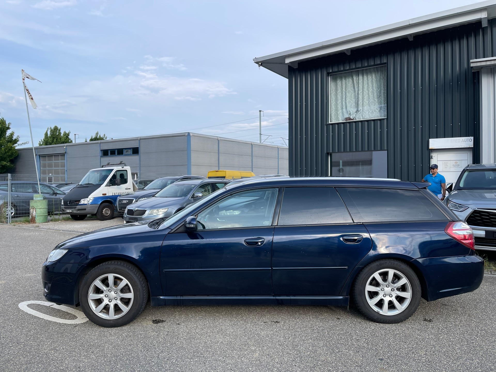 SUBARU Legacy 2.0R AWD Swiss ** Ab MFK + Service ** Top Zustand **-image-7