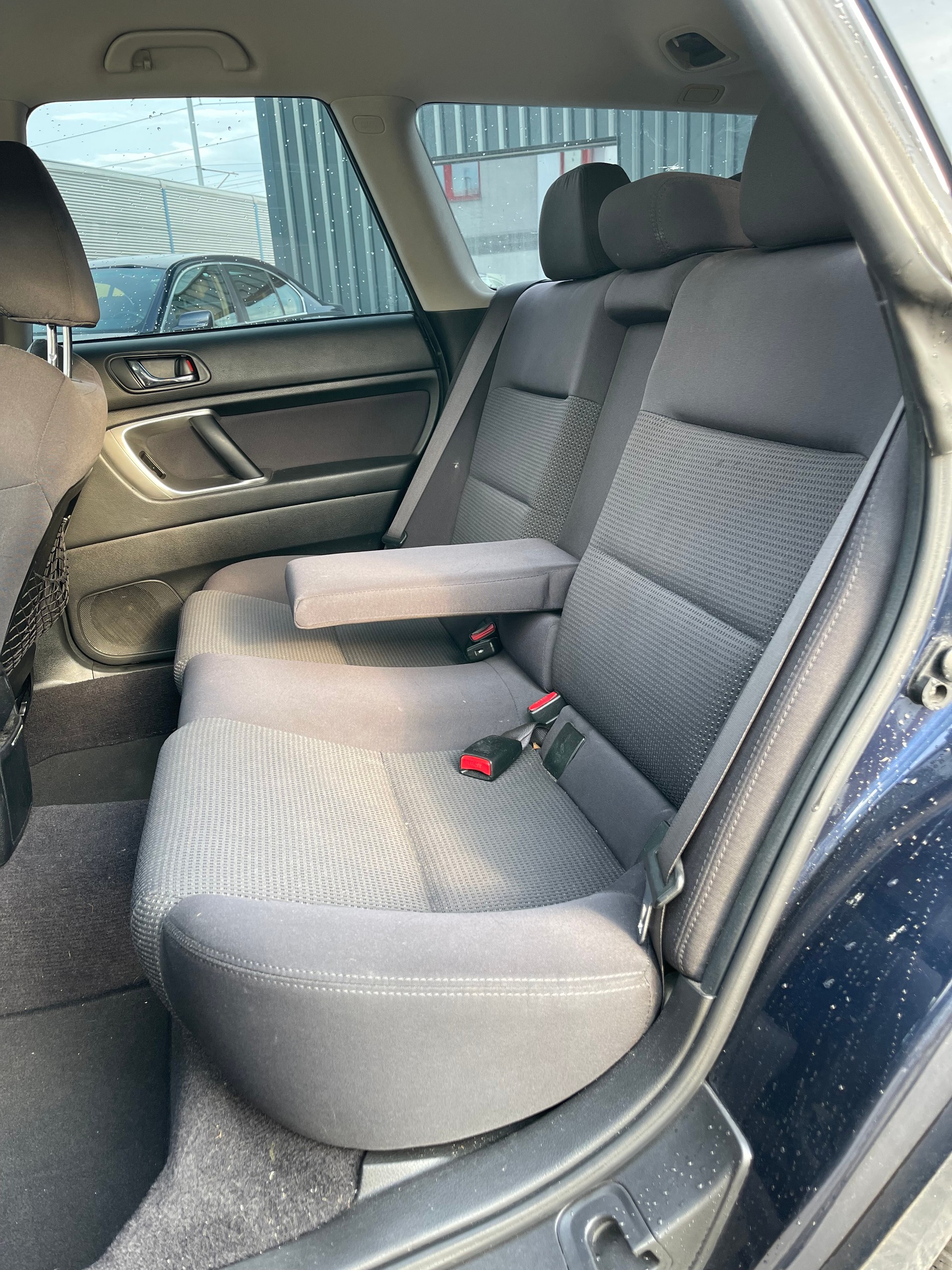 SUBARU Legacy 2.0R AWD Swiss ** Ab MFK + Service ** Top Zustand **-image-11