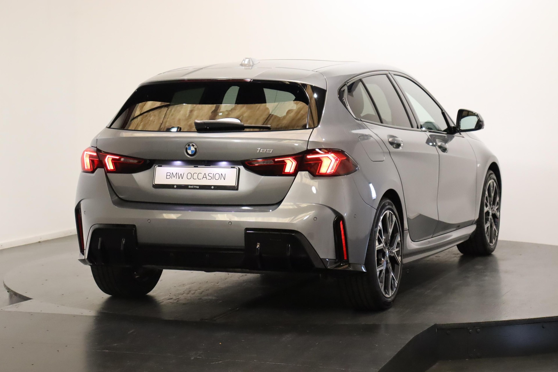 BMW 123 xDrive-image-3