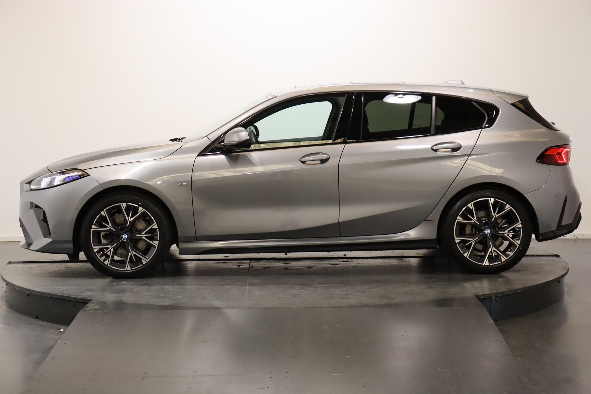 BMW 123 xDrive-image-1
