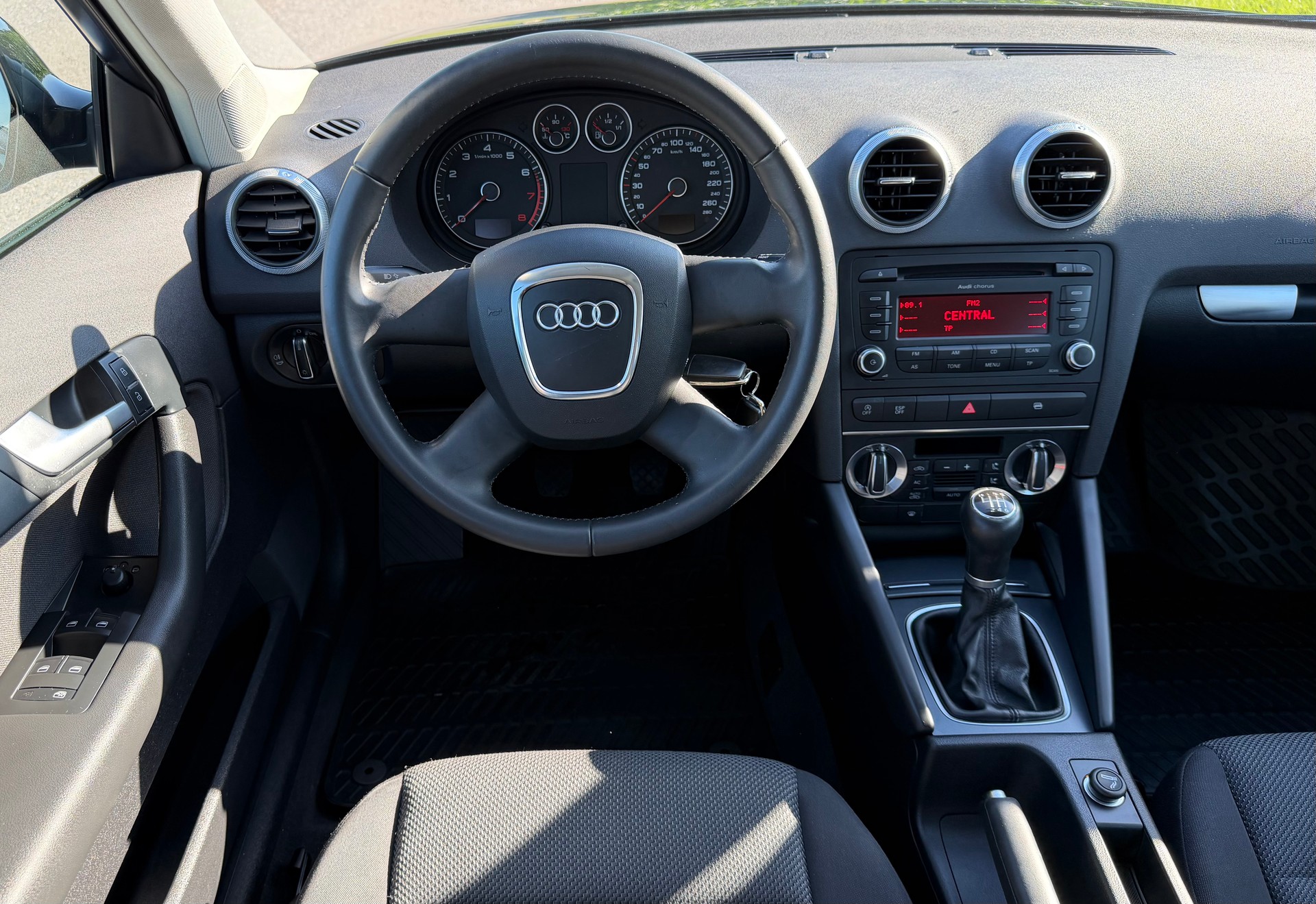 AUDI A3 Sportback 1.4 TFSI Ambition-image-13