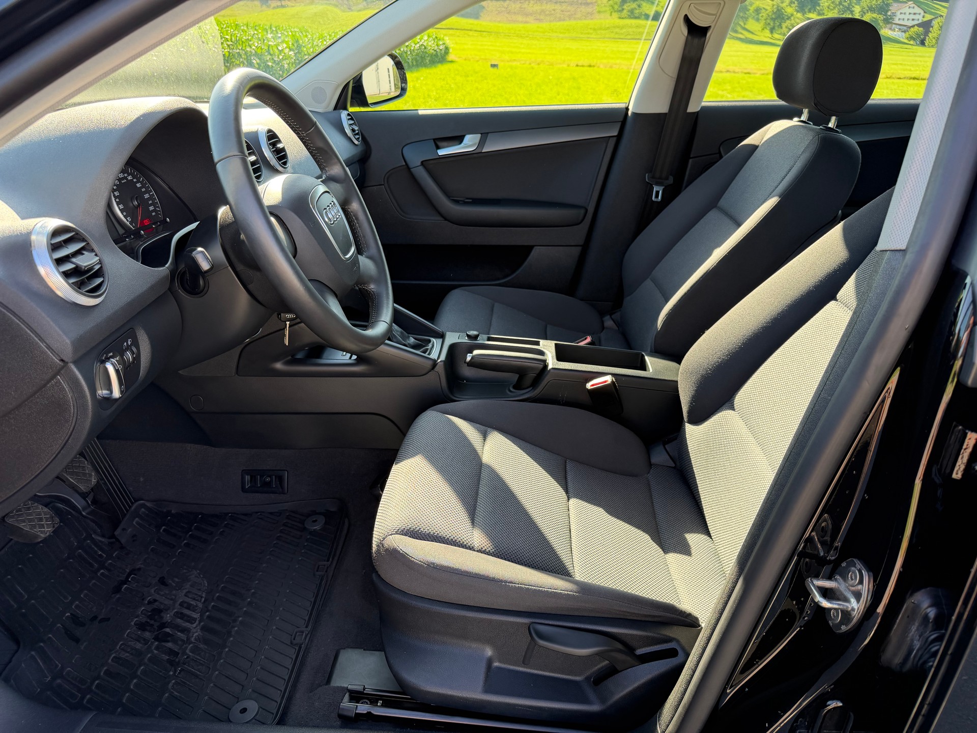 AUDI A3 Sportback 1.4 TFSI Ambition-image-7