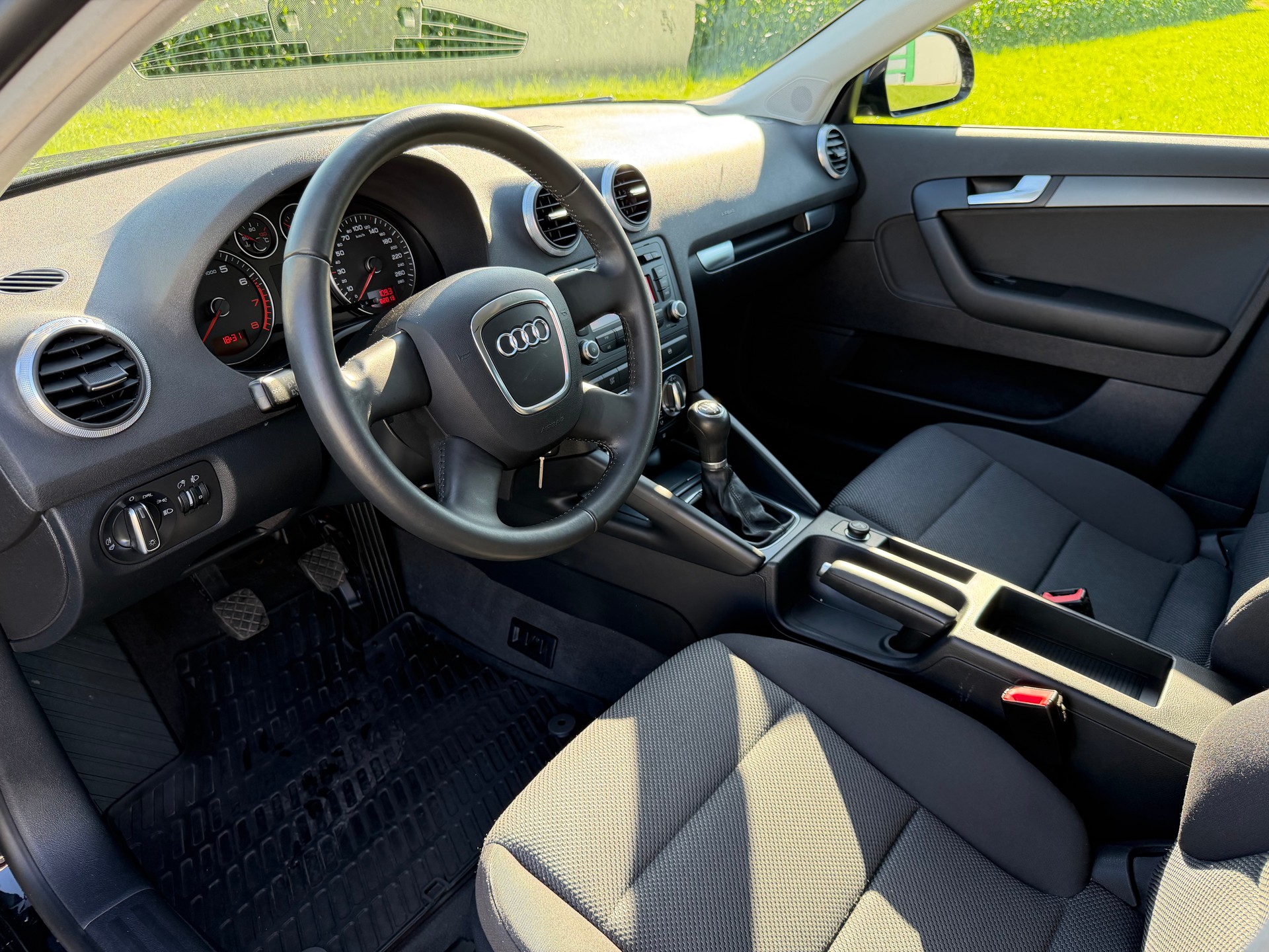 AUDI A3 Sportback 1.4 TFSI Ambition-image-8