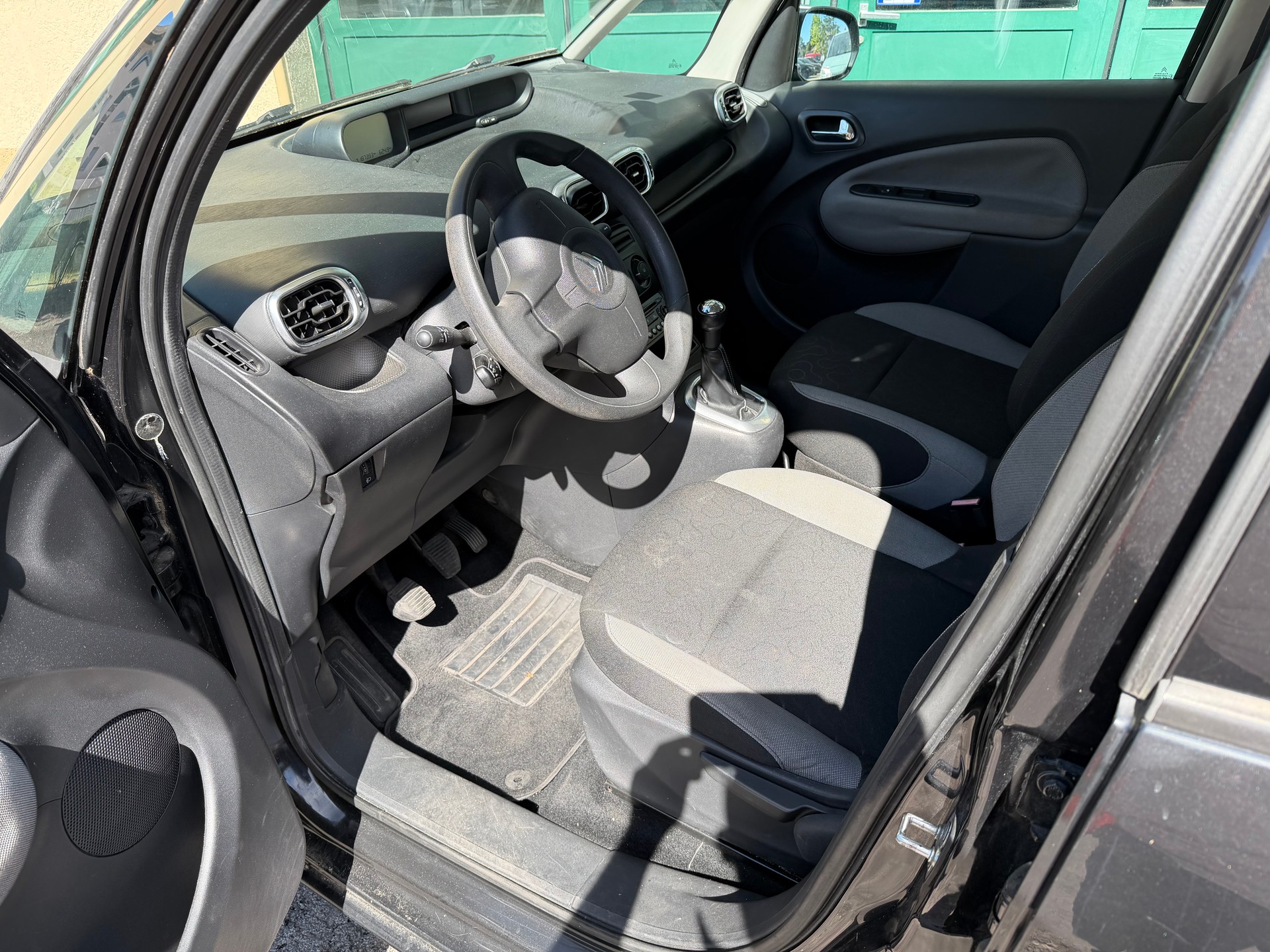CITROEN C3 Picasso 1.4i 16V Chic (SX)-image-4