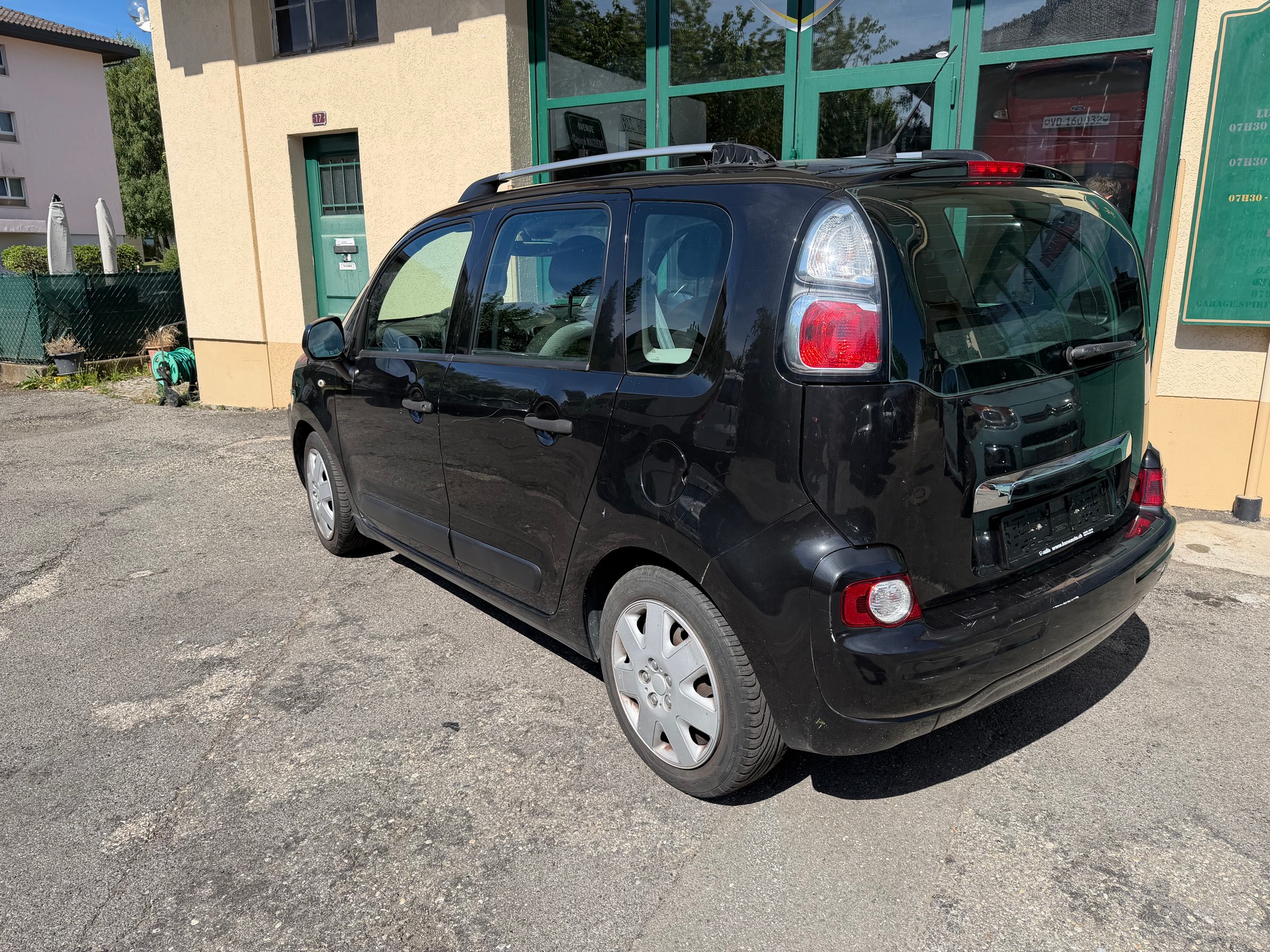 CITROEN C3 Picasso 1.4i 16V Chic (SX)-image-2