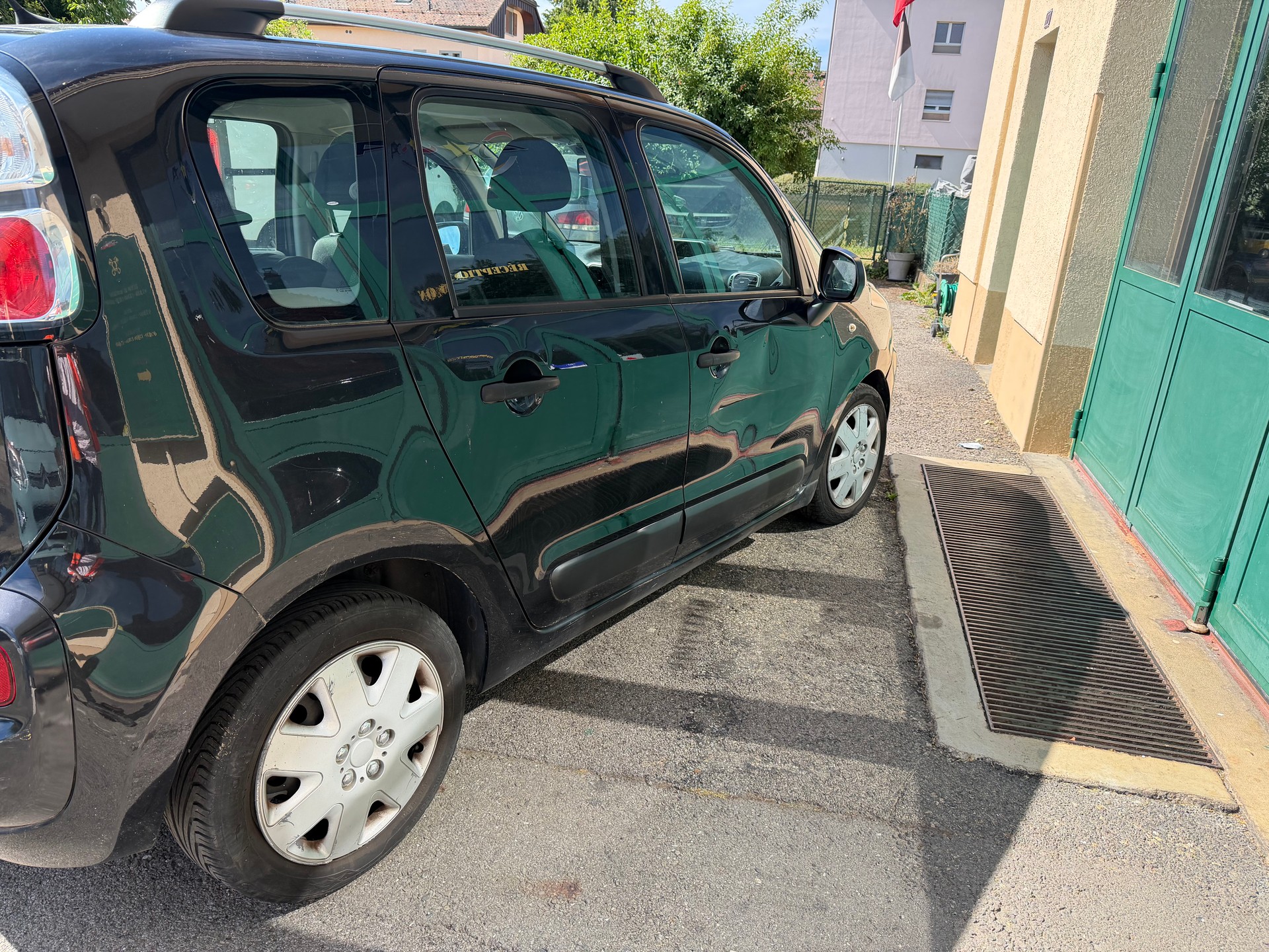 CITROEN C3 Picasso 1.4i 16V Chic (SX)-image-1