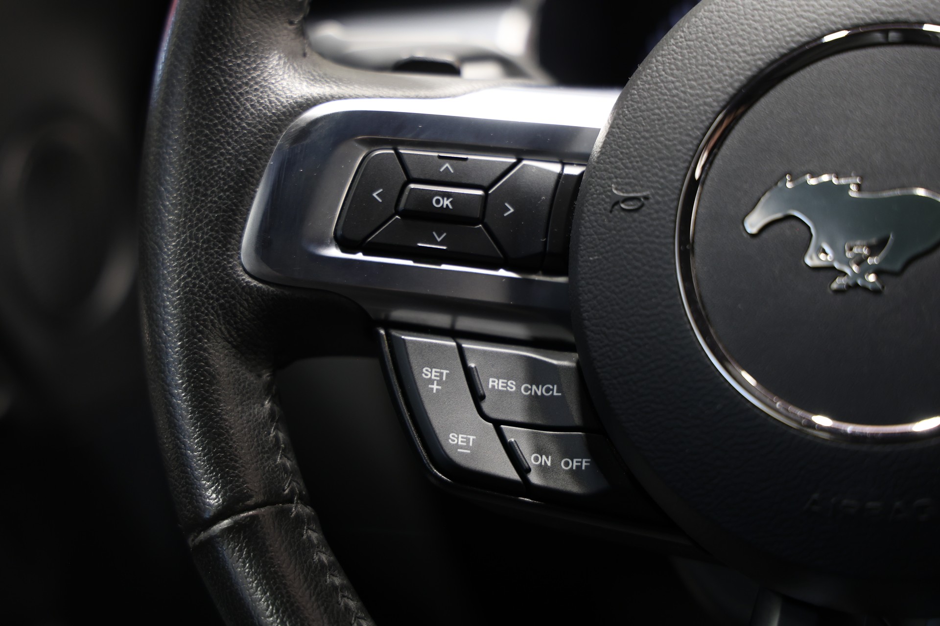 FORD Mustang Fastback 5.0 V8 GT Automat-image-24