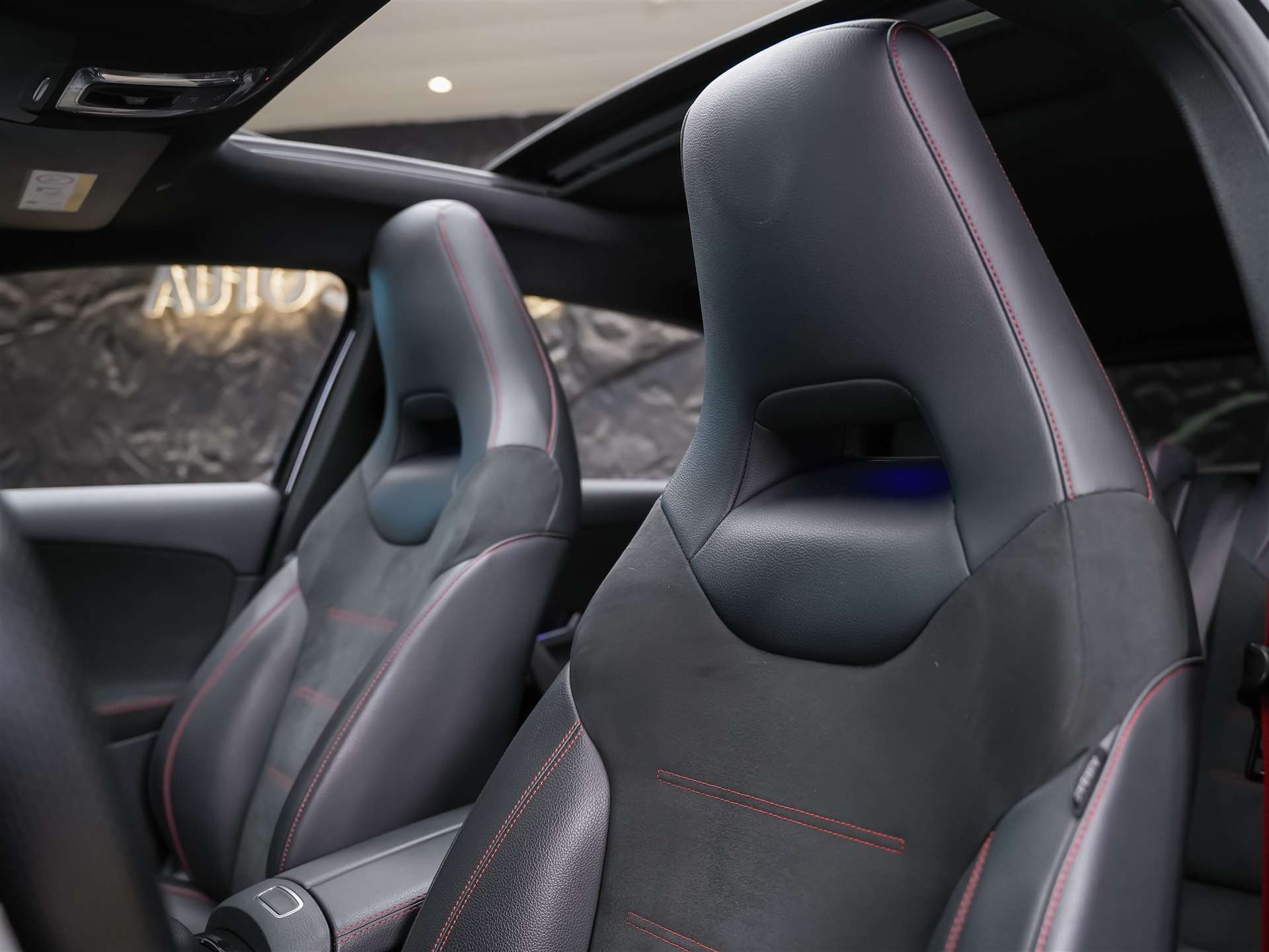 MERCEDES-BENZ A 35 AMG 4Matic Speedshift *CH Auto*Panorama*Burmester*El. Sitze mit Memory*-image-9