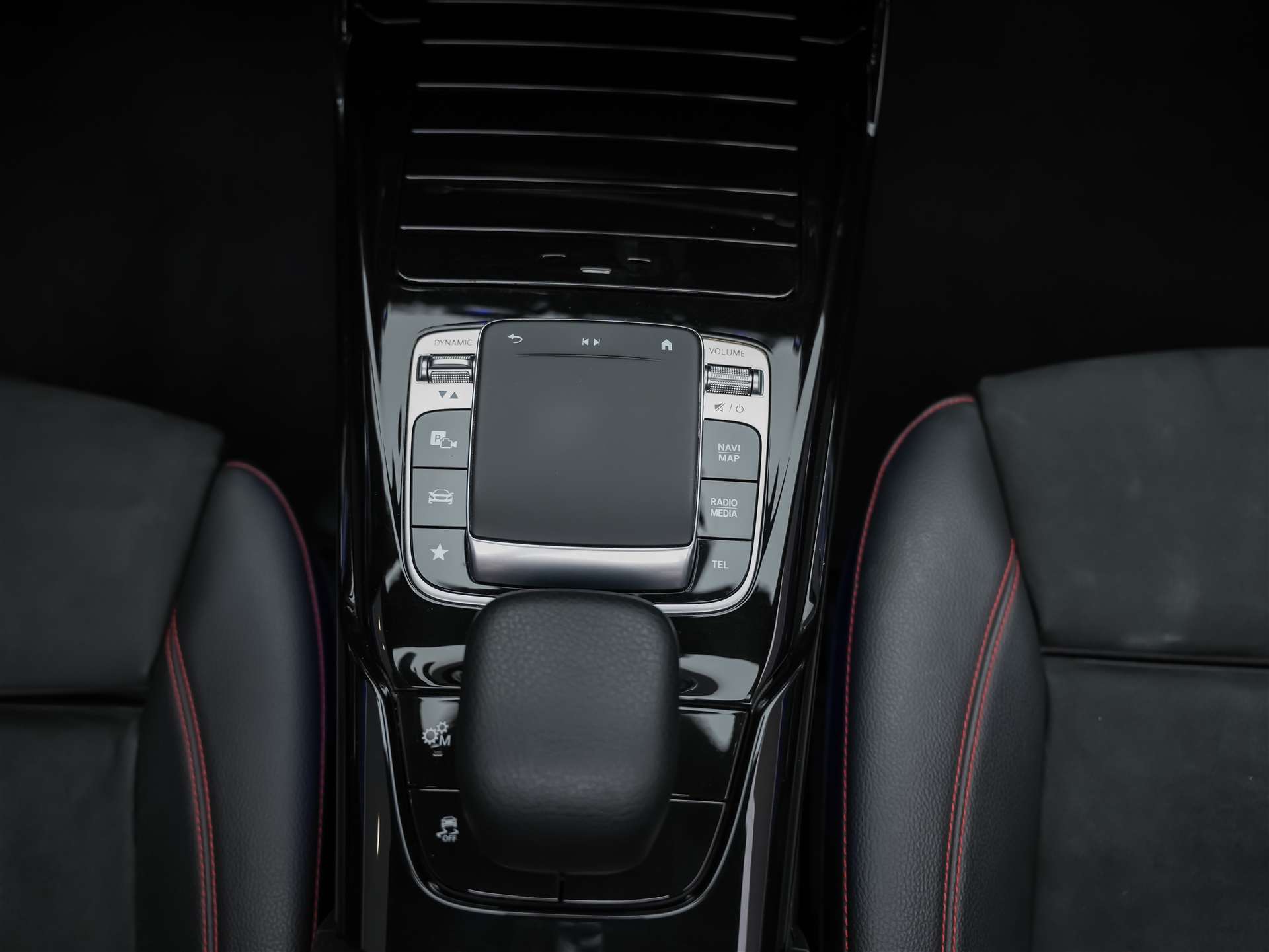 MERCEDES-BENZ A 35 AMG 4Matic Speedshift *CH Auto*Panorama*Burmester*El. Sitze mit Memory*-image-21