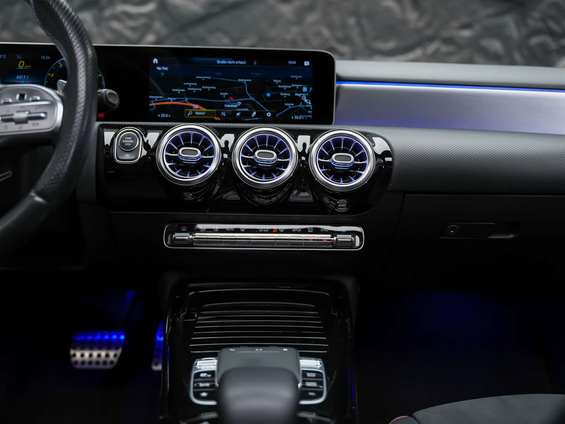 MERCEDES-BENZ A 35 AMG 4Matic Speedshift *CH Auto*Panorama*Burmester*El. Sitze mit Memory*-image-19