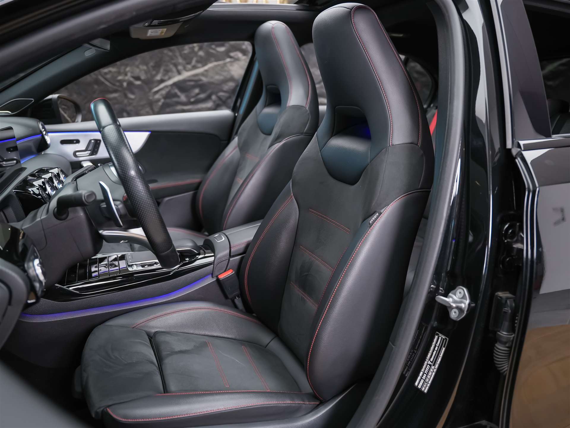 MERCEDES-BENZ A 35 AMG 4Matic Speedshift *CH Auto*Panorama*Burmester*El. Sitze mit Memory*-image-8