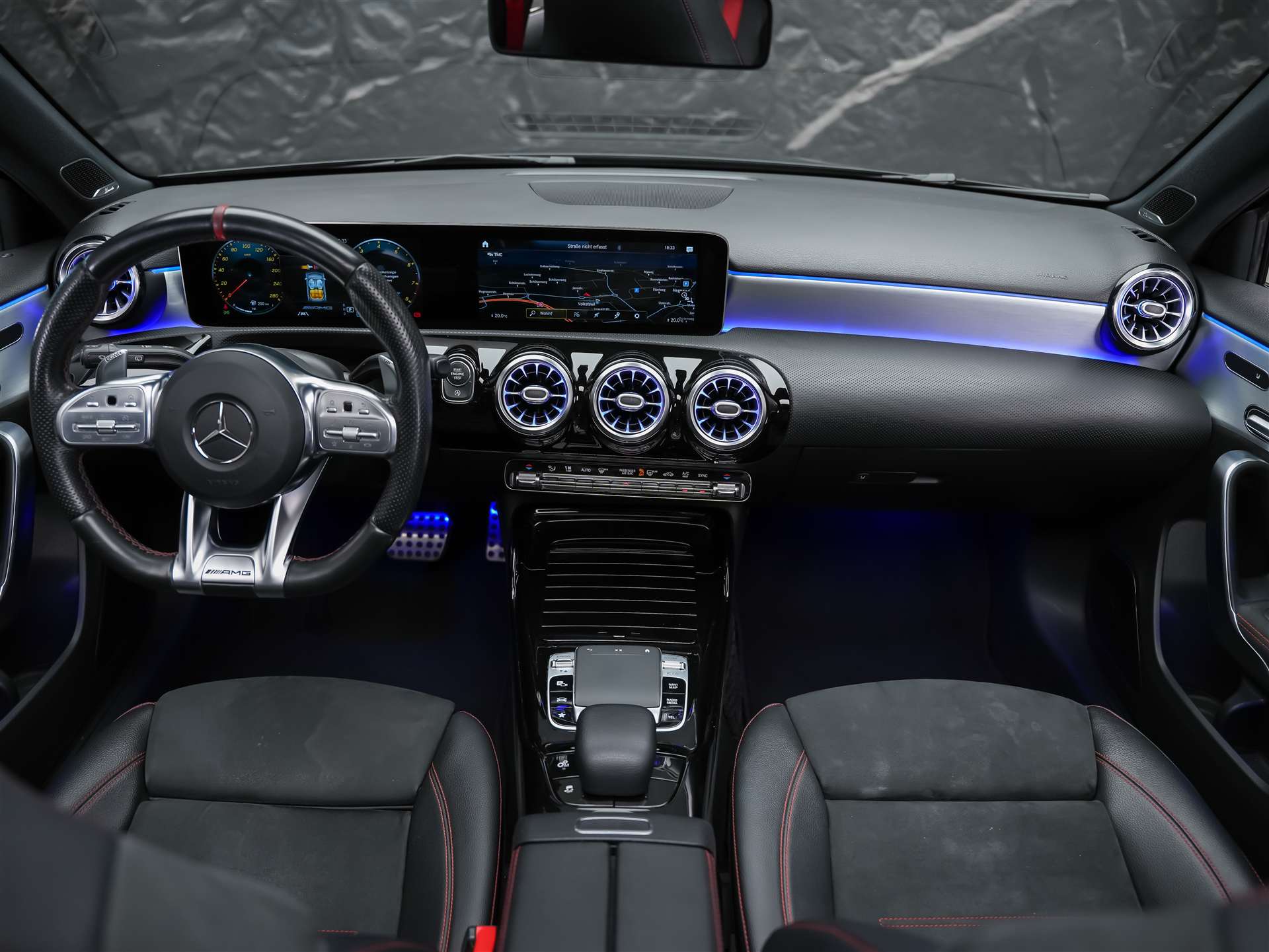 MERCEDES-BENZ A 35 AMG 4Matic Speedshift *CH Auto*Panorama*Burmester*El. Sitze mit Memory*-image-18