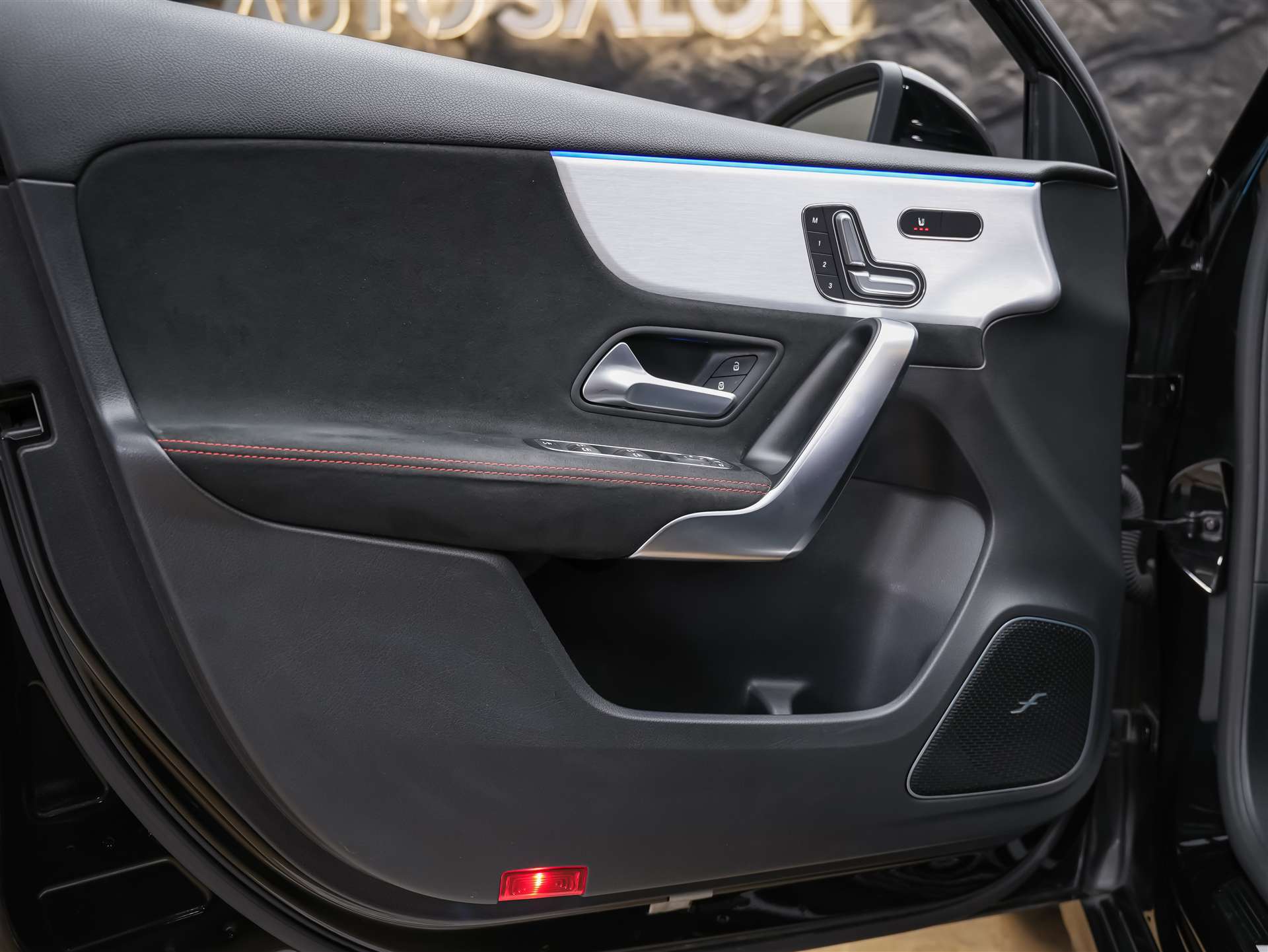MERCEDES-BENZ A 35 AMG 4Matic Speedshift *CH Auto*Panorama*Burmester*El. Sitze mit Memory*-image-23