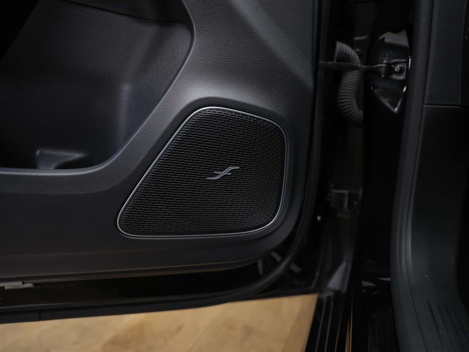 MERCEDES-BENZ A 35 AMG 4Matic Speedshift *CH Auto*Panorama*Burmester*El. Sitze mit Memory*-image-25