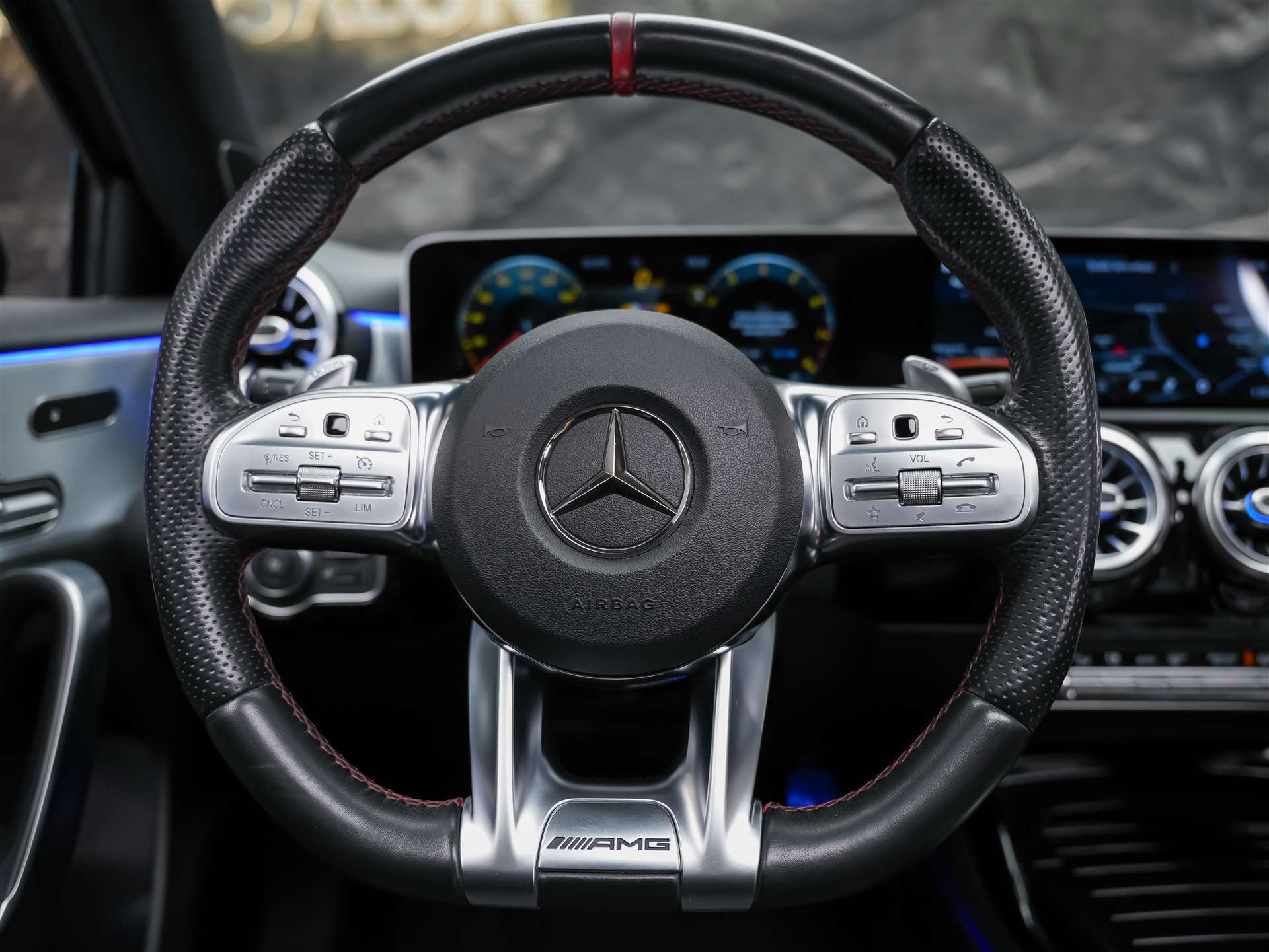 MERCEDES-BENZ A 35 AMG 4Matic Speedshift *CH Auto*Panorama*Burmester*El. Sitze mit Memory*-image-26