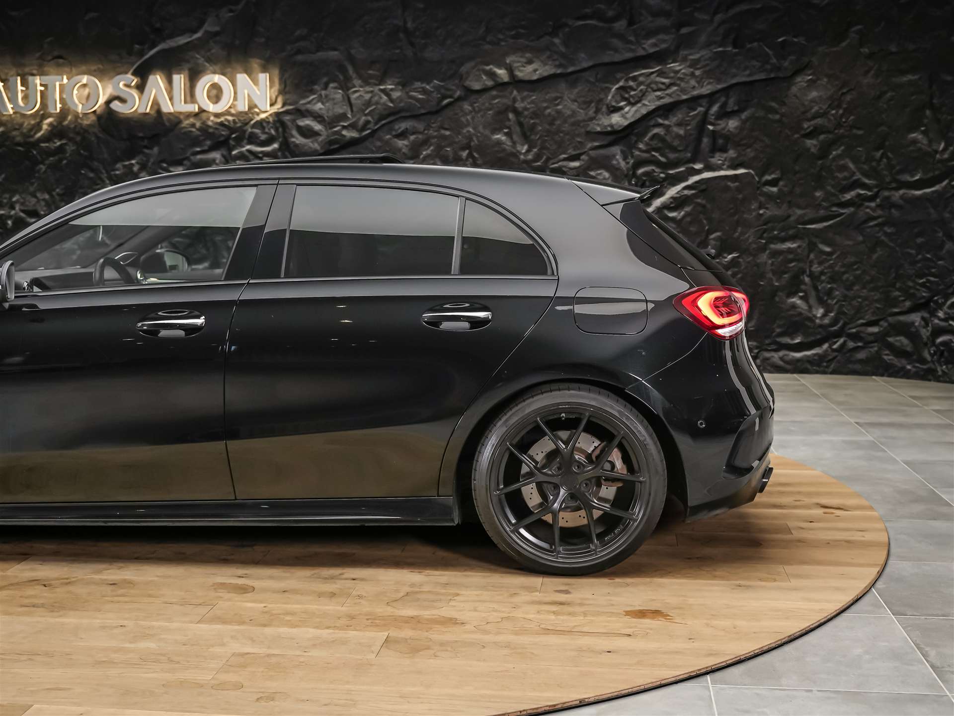 MERCEDES-BENZ A 35 AMG 4Matic Speedshift *CH Auto*Panorama*Burmester*El. Sitze mit Memory*-image-17