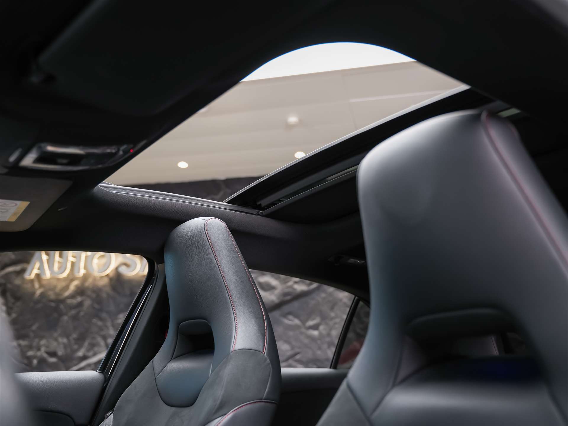 MERCEDES-BENZ A 35 AMG 4Matic Speedshift *CH Auto*Panorama*Burmester*El. Sitze mit Memory*-image-10