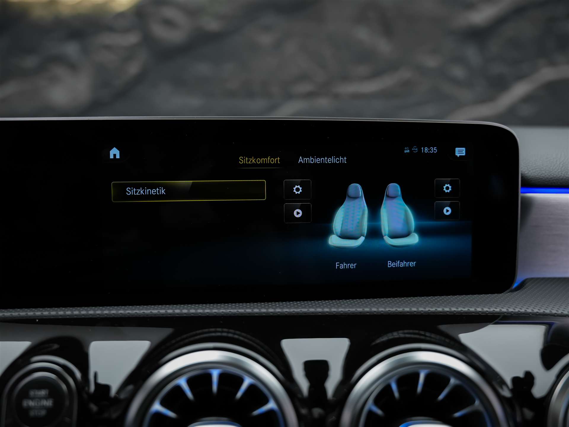 MERCEDES-BENZ A 35 AMG 4Matic Speedshift *CH Auto*Panorama*Burmester*El. Sitze mit Memory*-image-30