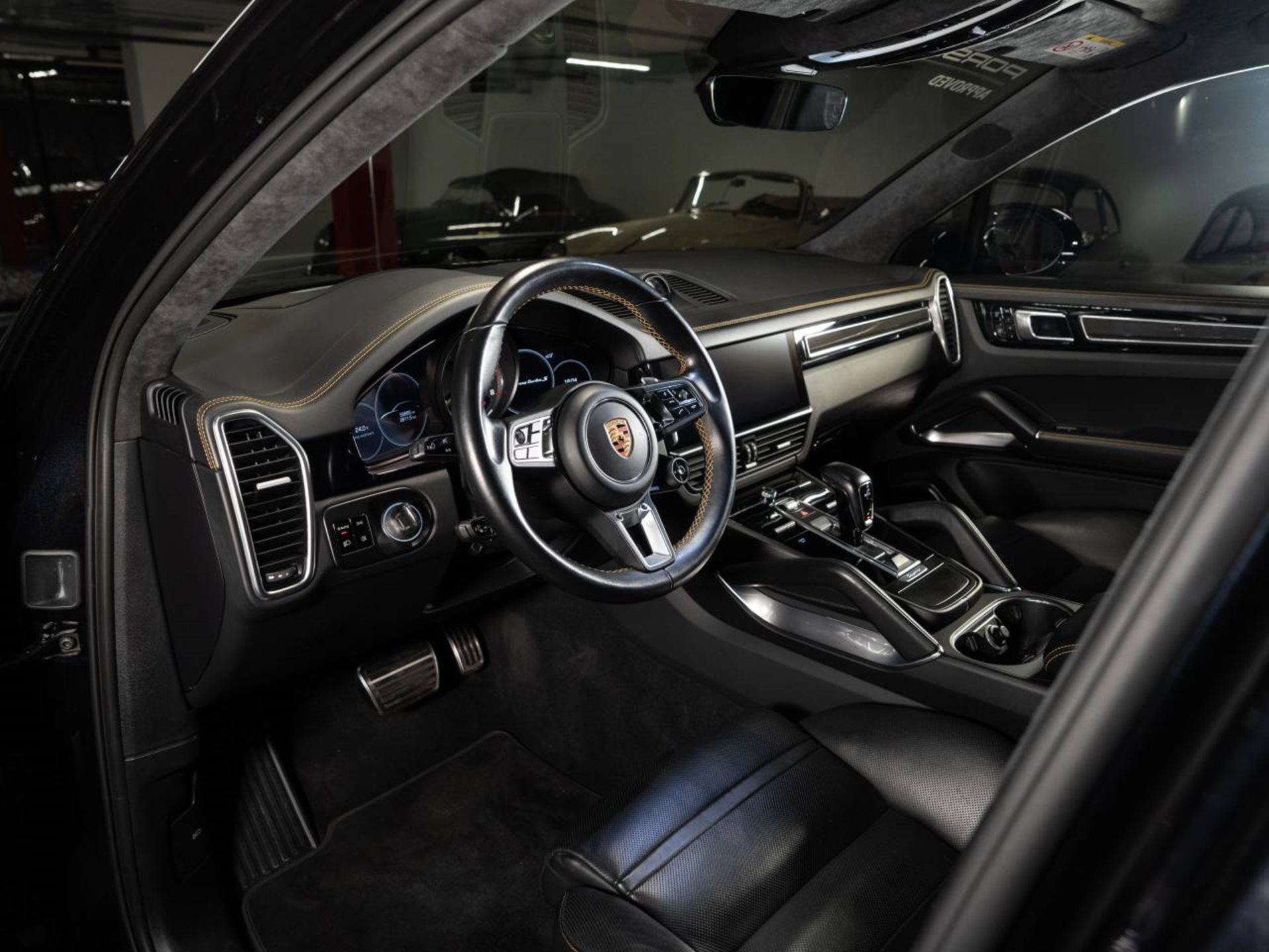 PORSCHE Cayenne Turbo S E-Hybrid-image-3