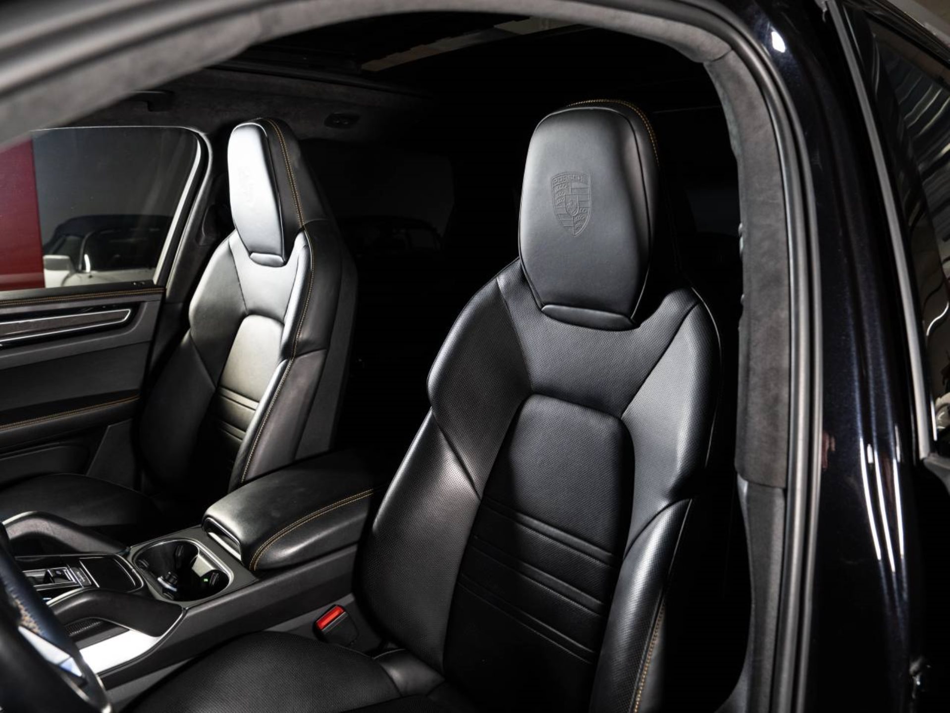 PORSCHE Cayenne Turbo S E-Hybrid-image-4