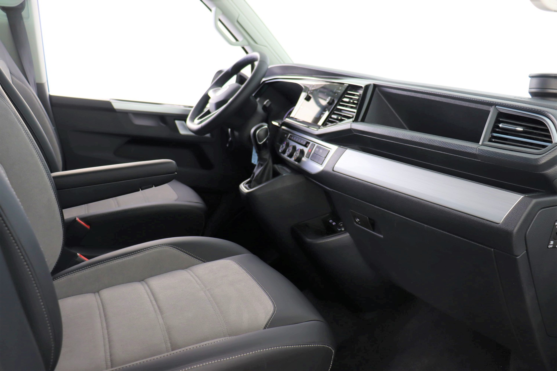 VW T6.1 California 2.0 Bi-TDI Beach Liberty 4Motion DSG-image-11
