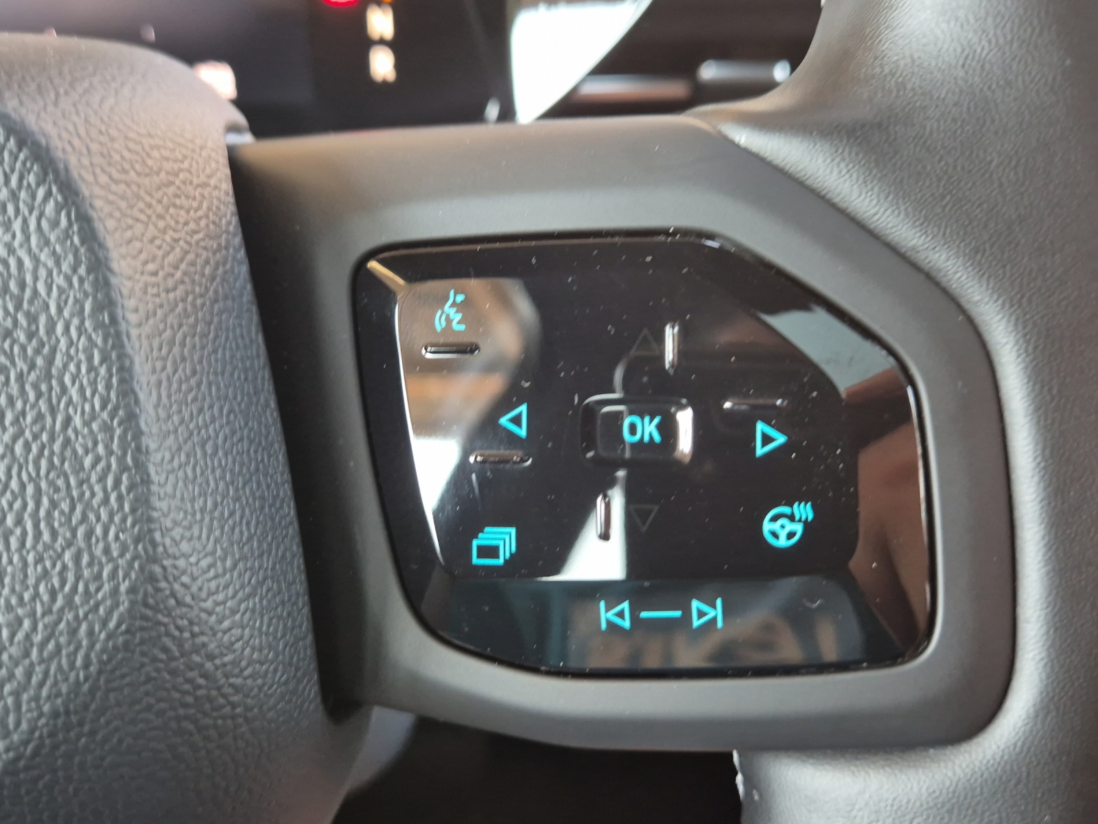 FORD Explorer Elektro 79kWh Extended Range Premium*Head up Display*Panoramadach*Anhängerkupplung*-image-18