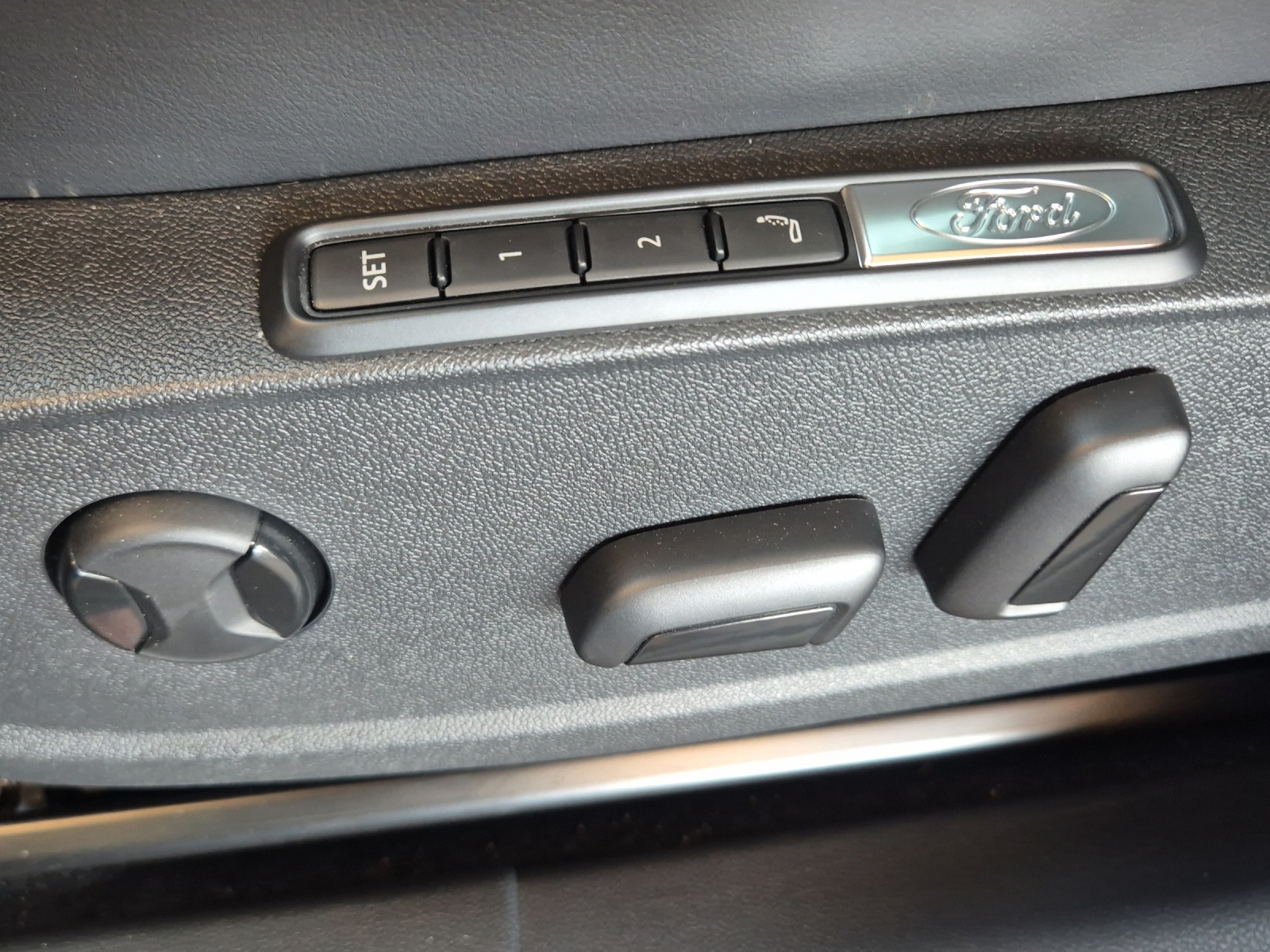 FORD Explorer Elektro 79kWh Extended Range Premium*Head up Display*Panoramadach*Anhängerkupplung*-image-23