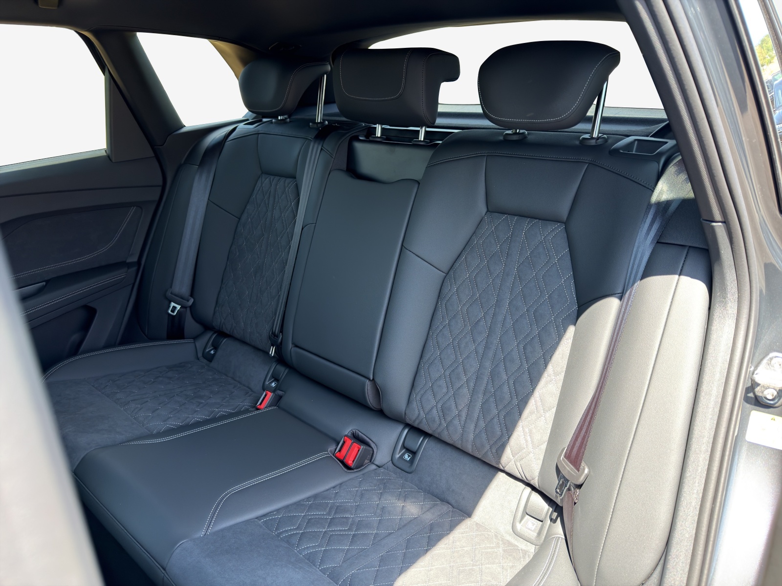 AUDI Q4 e-tron SUV quattro performance-image-11